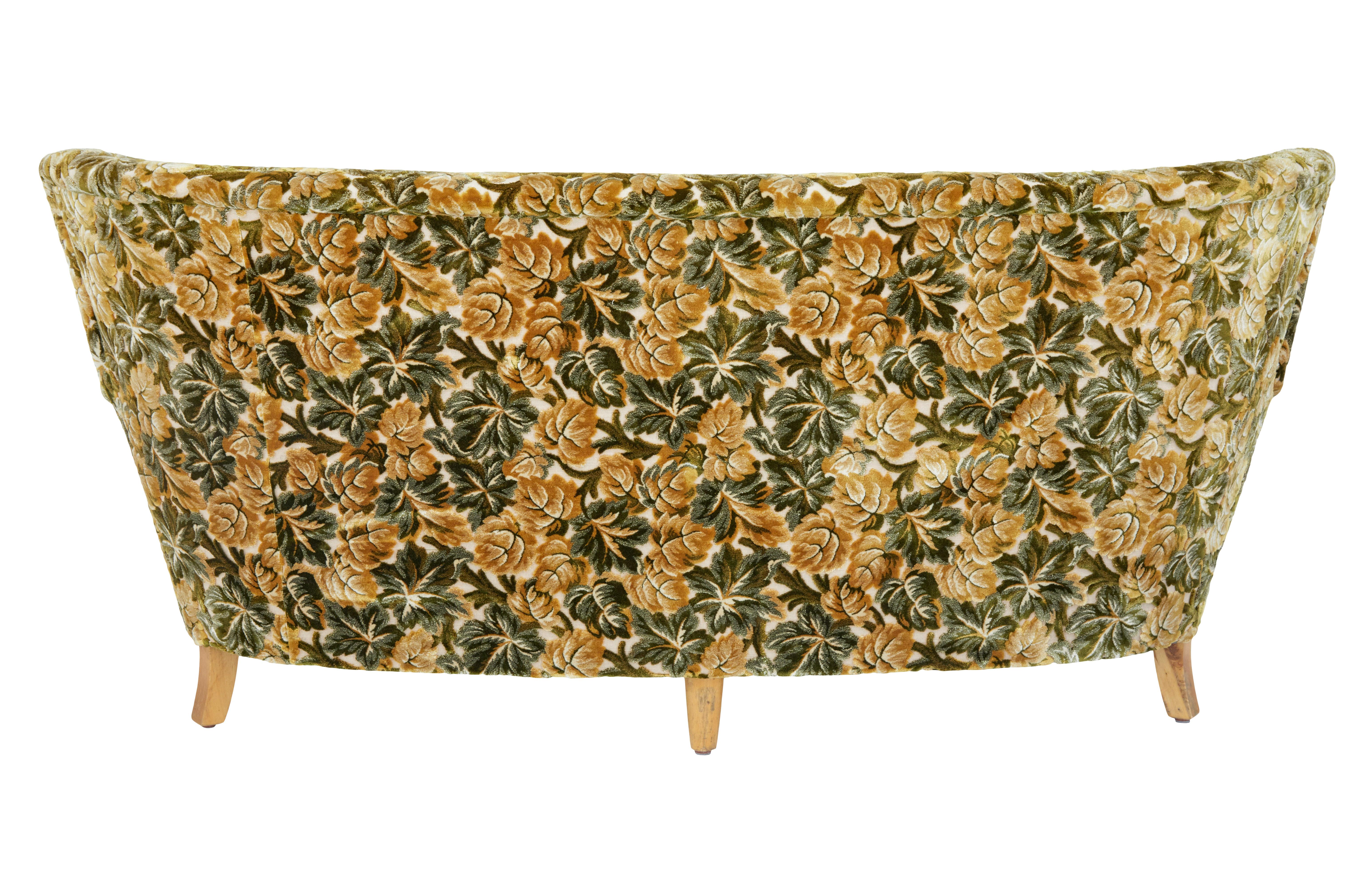 Mid-20th Century Concave Floral Upholstered Sofa (Schwedisch)