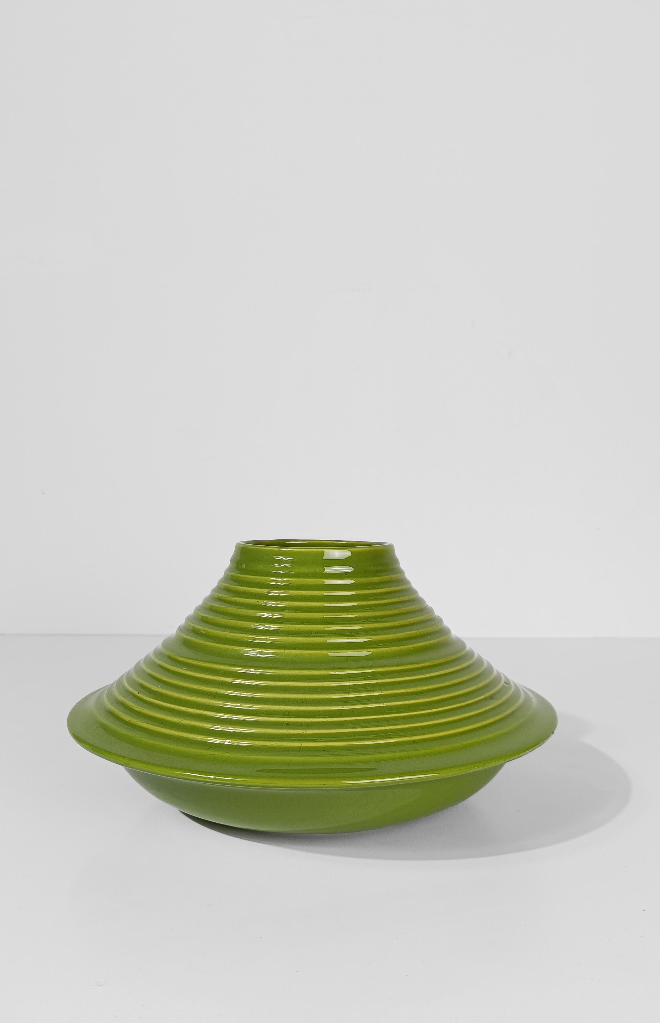 Vaso conico in ceramica verde pera della metà del XX secolo, Italia anni '60 in vendita 6