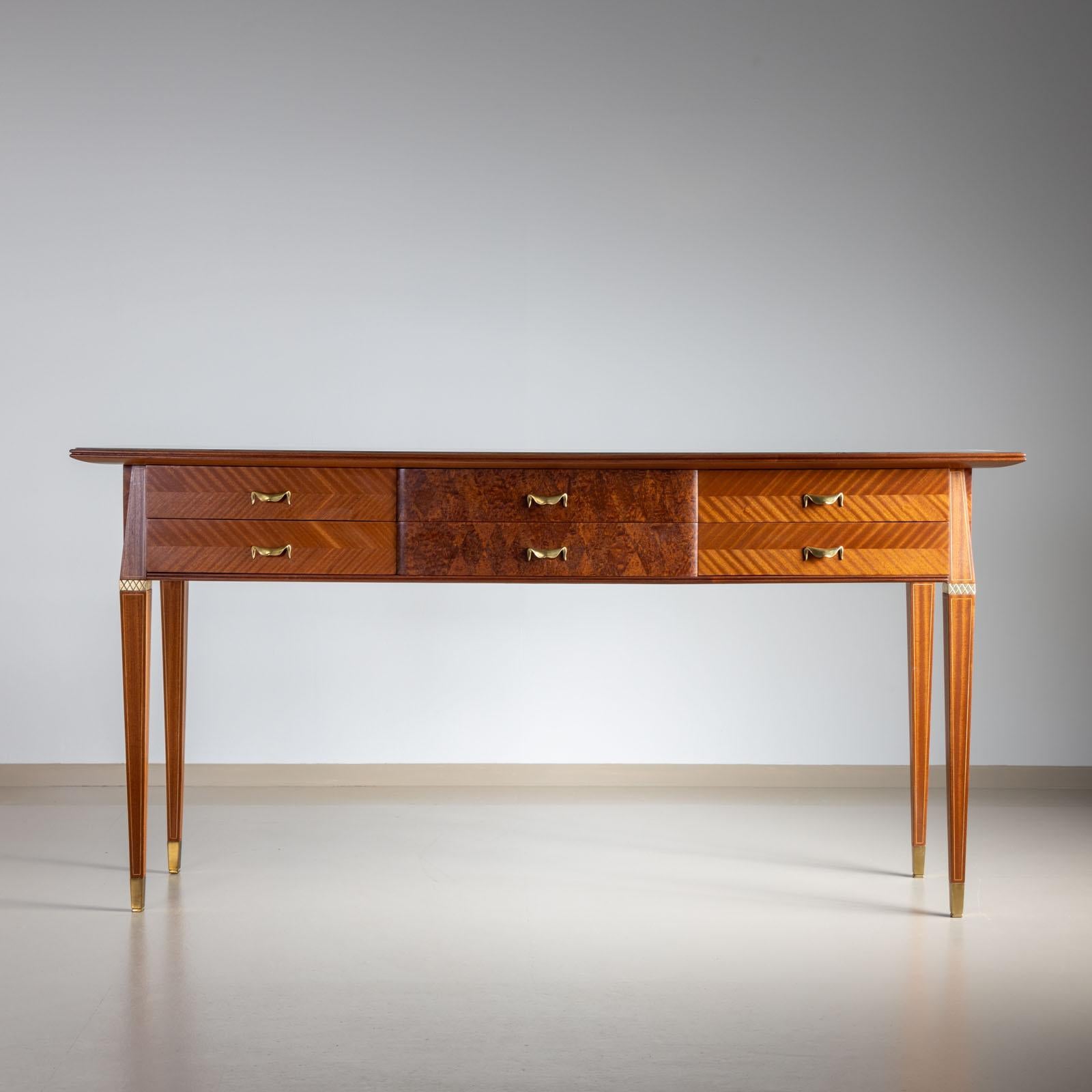 Mesa consola de mediados del siglo XX, atribuida a Paolo Buffa, escuela italiana en Bueno estado para la venta en New York, NY