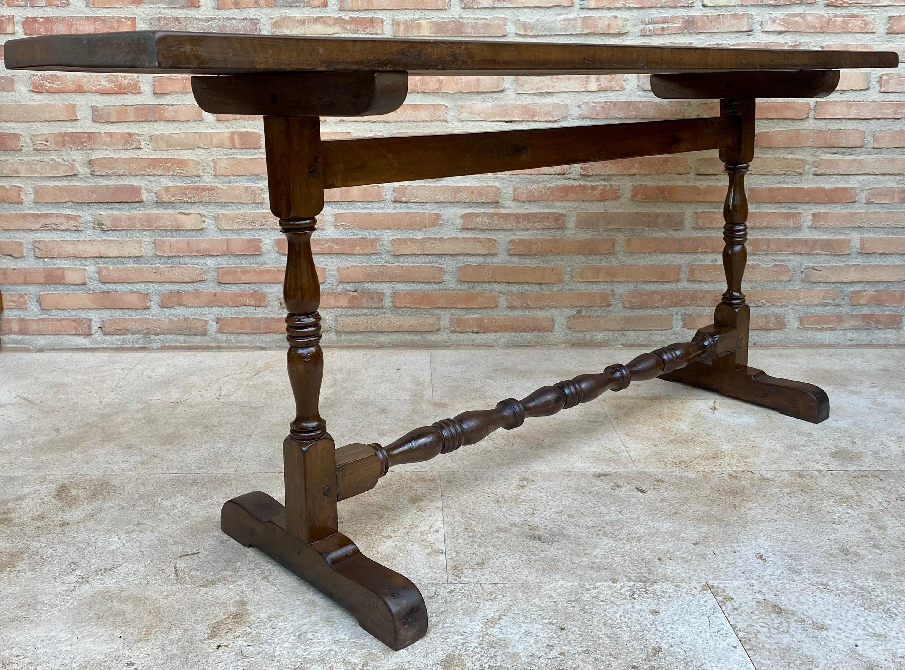 Spanish Mid 20th Century Console Table in Walnut, 1940s For Sale