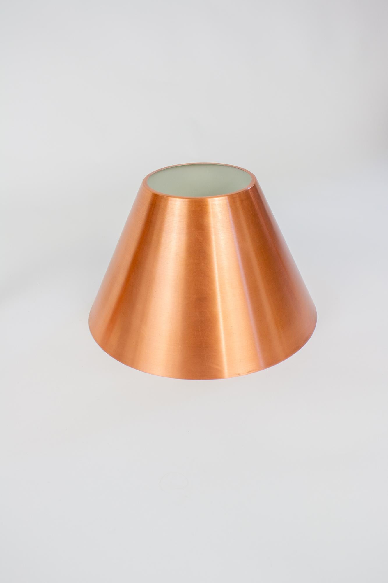 Masterline-Tischlampen aus Kupfer und Holz aus der Mitte des 20. Jahrhunderts – ein Paar im Angebot 4