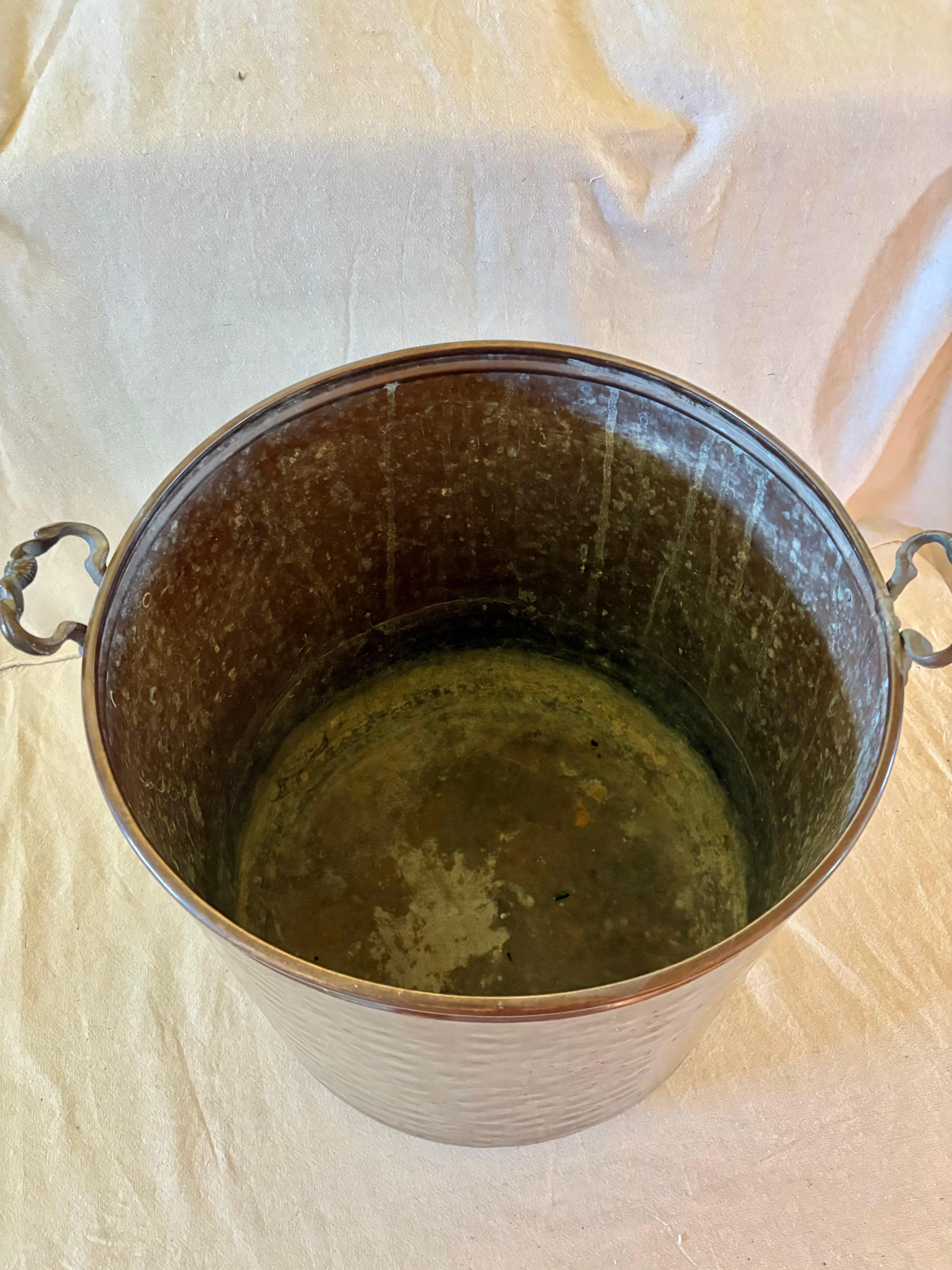Secchio da cachepot in rame della metà del XX secolo in vendita 4