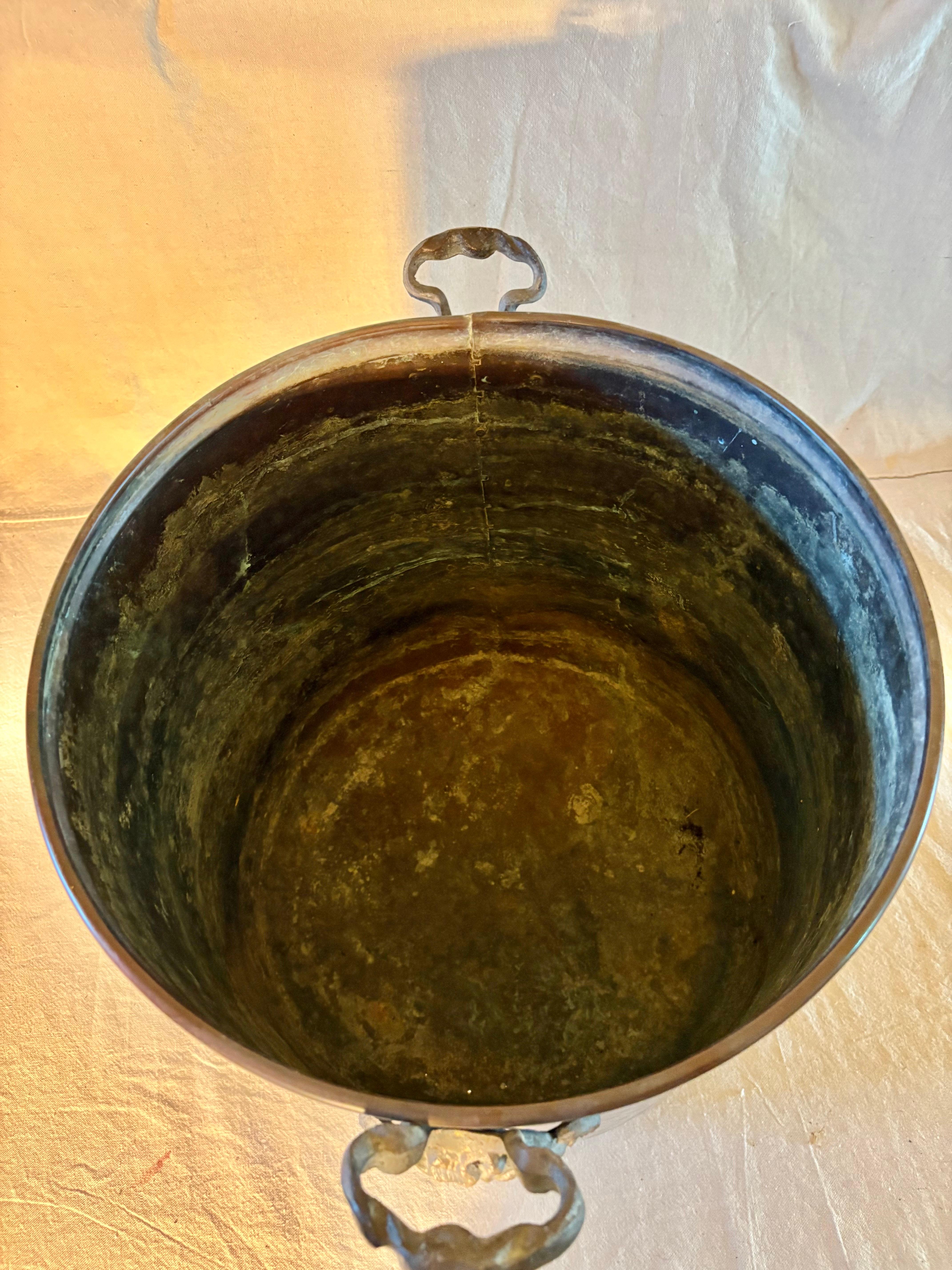 Secchio da cachepot in rame della metà del XX secolo in vendita 2