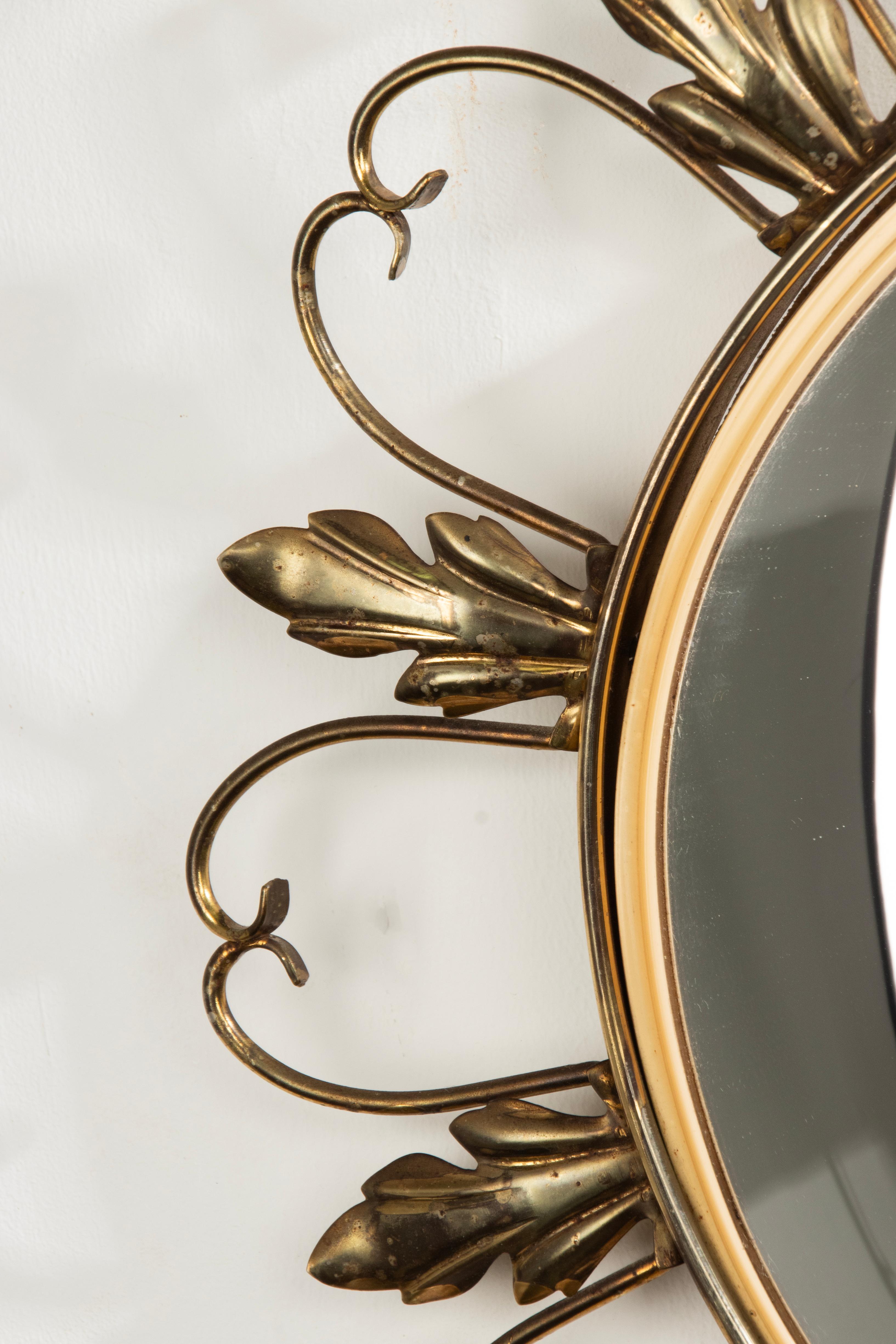Miroir Sunburst convexe en cuivre du milieu du 20e siècle par DeKnudt en vente 1
