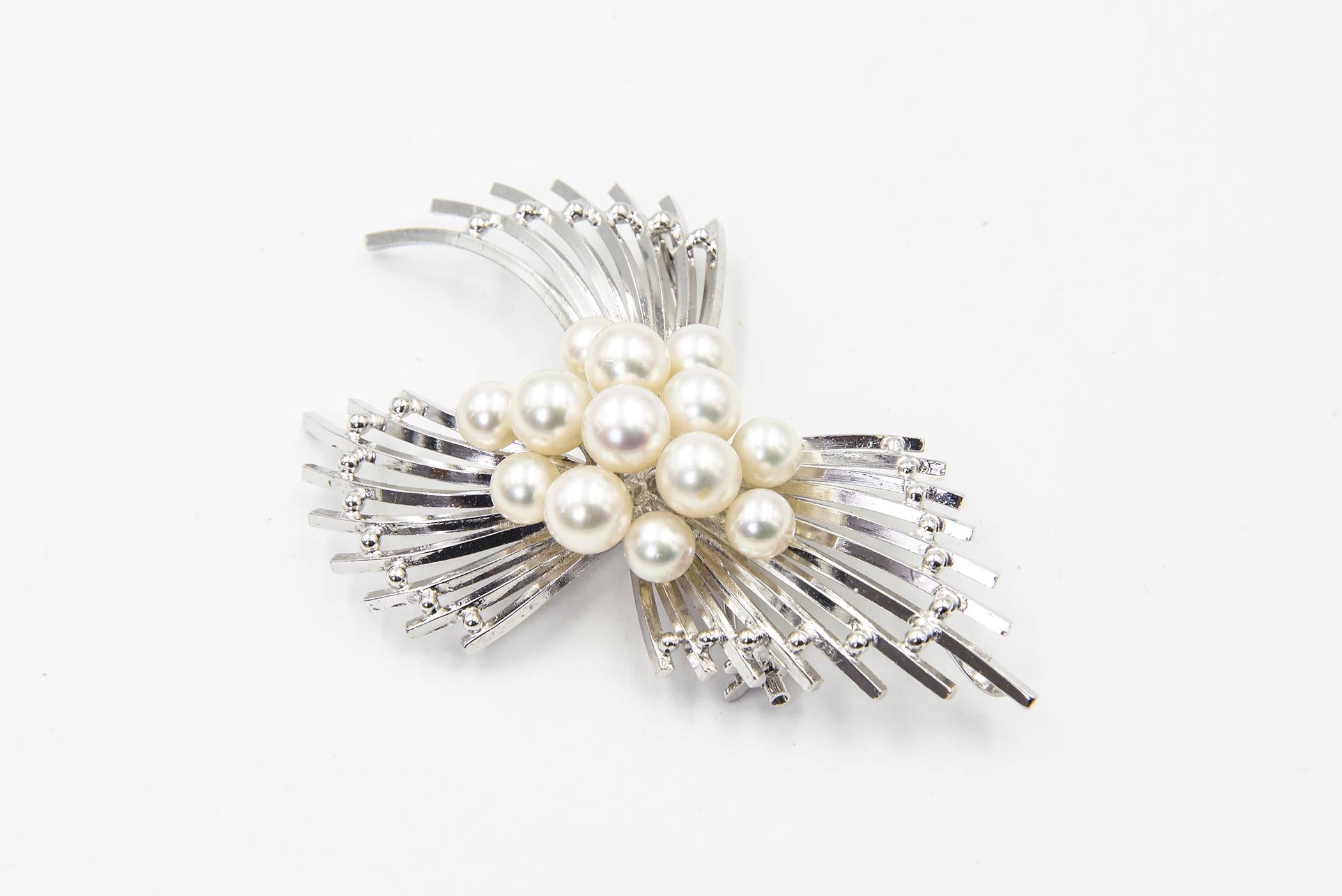 Round Cut Mid 20th Century Cultured Pearl Sterling Silver Spray Brooch Pendant For Sale