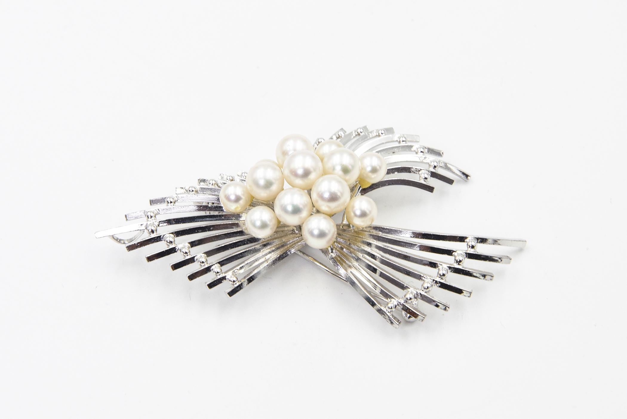 Mid 20th Century Cultured Pearl Sterling Silver Spray Brooch Pendant For Sale 1