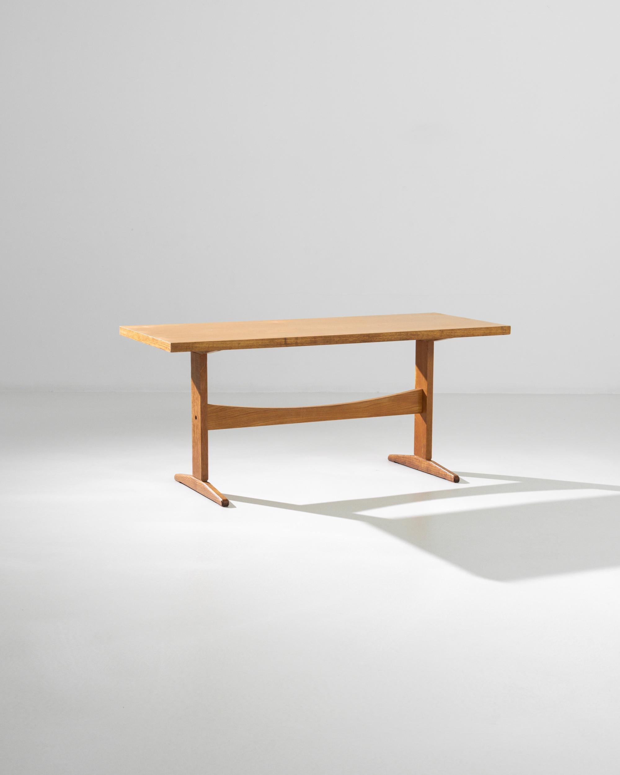 Tchèque Table en bois tchèque du milieu du 20e siècle en vente
