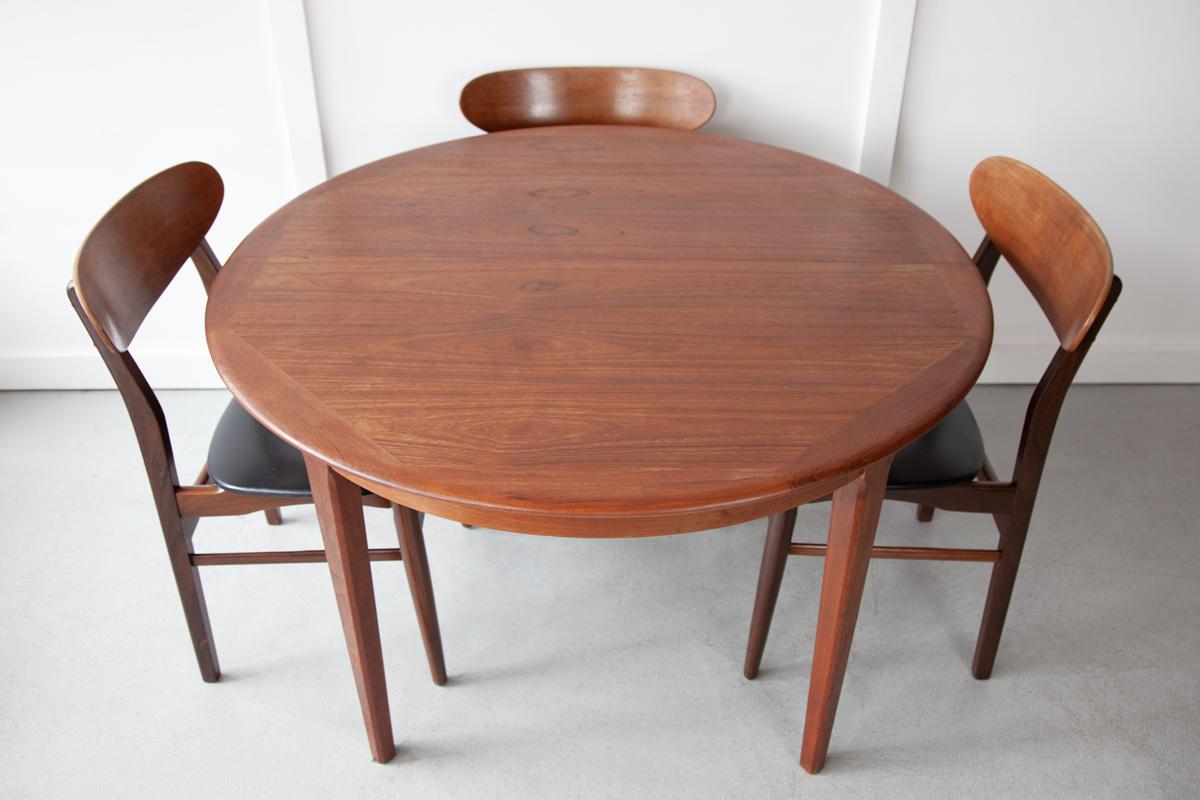 Mid 20th Century, Danish Extendable Teak Dining Table 2
