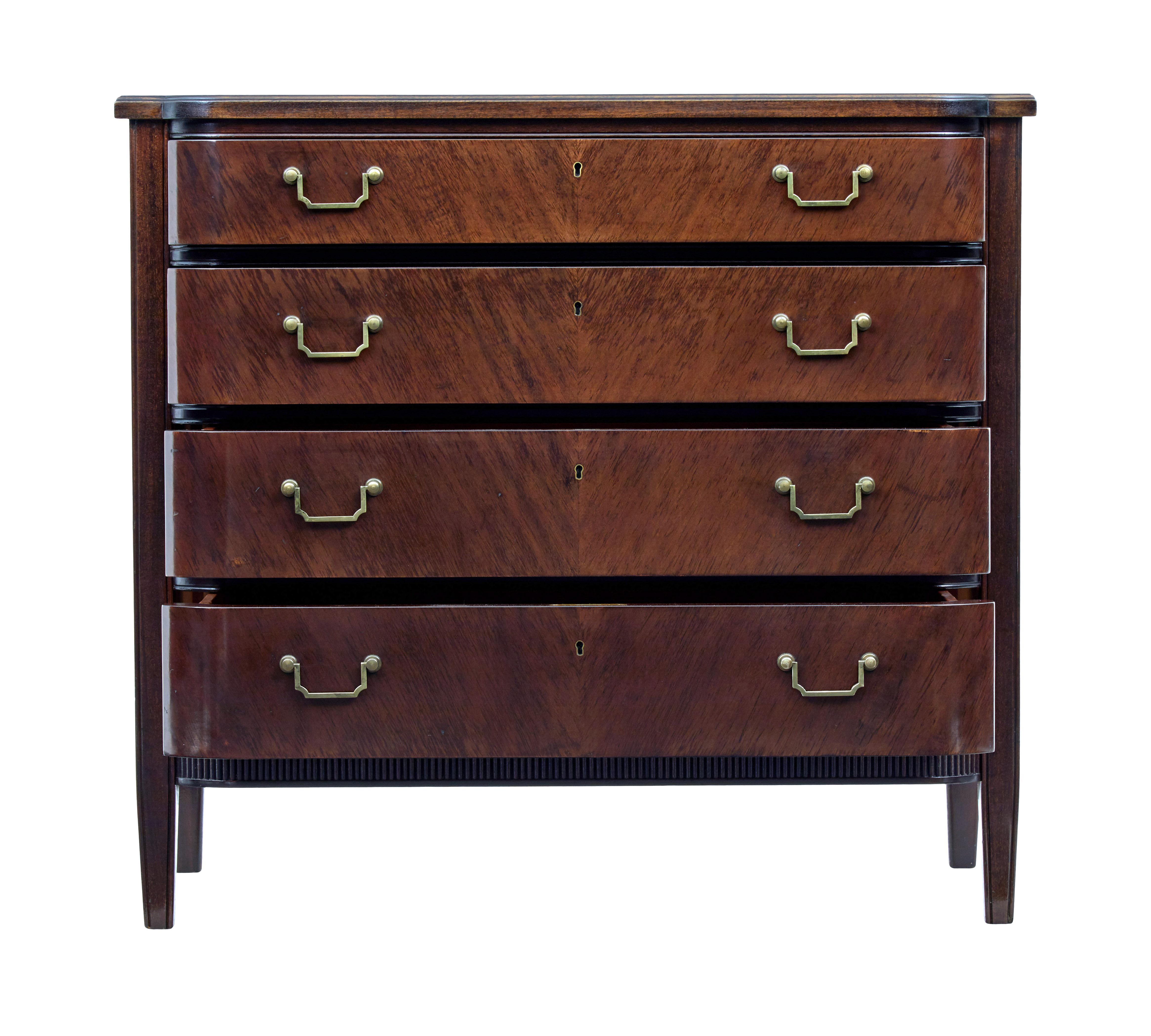 Fine quality Scandinavian mahogany chest of drawers, circa 1950.

Good quality piece of furniture fitted with 4 graduating drawers. All fitted with shaped brass handles.

Fluted detail along the bottom edge contrasting with the smoothness of the