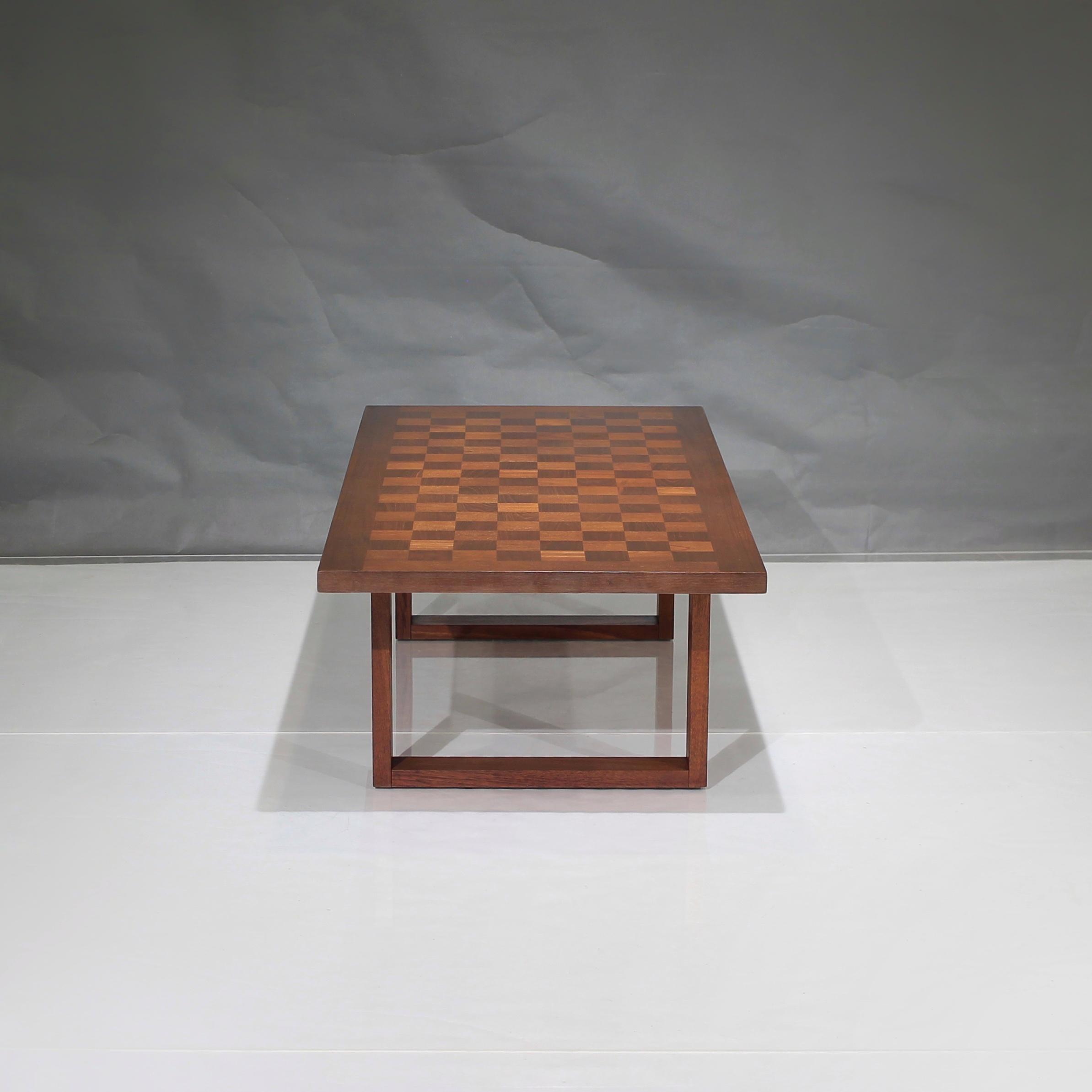 Presenting this mid-century Danish teak coffee table by Poul Cadovius for Cado.

Elevated in a beautiful manner and displaying wonderful Checkerboard Teak inlay with varying grain direction.

A wonderful piece that brings in all of the warmth
