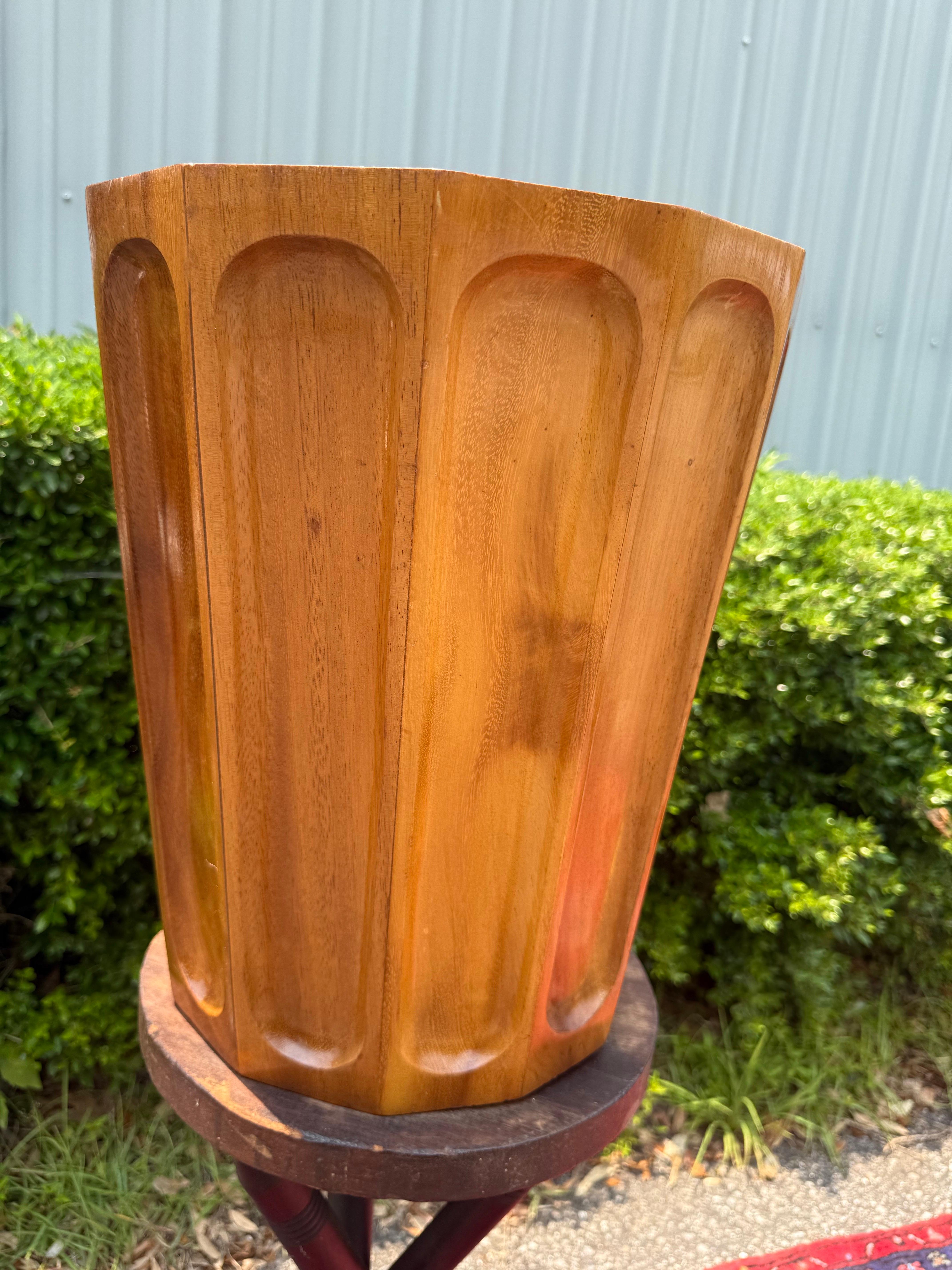Cestino per rifiuti in teak in stile danese moderno della metà del XX secolo in vendita 1