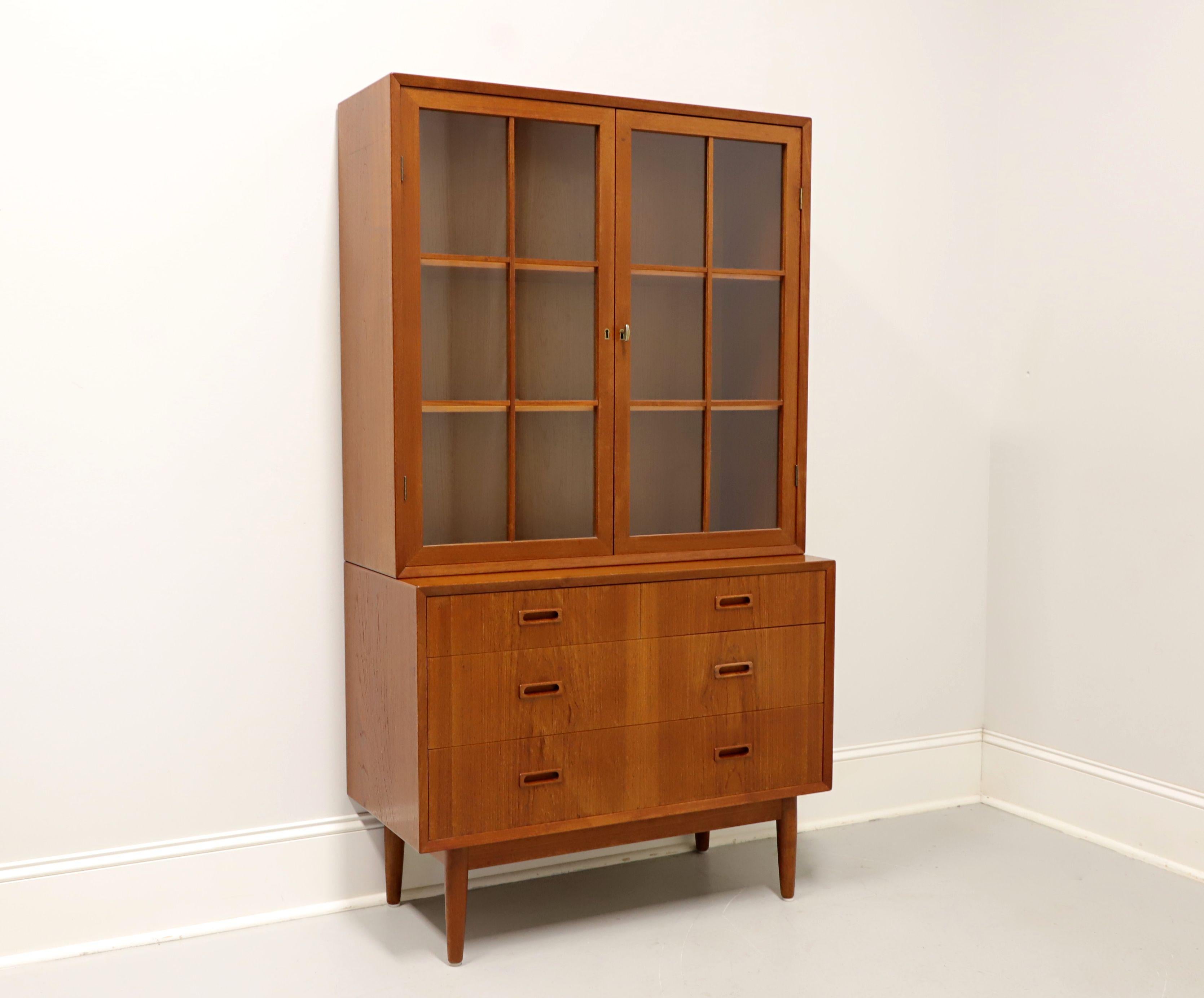 Mid 20th Century Danish Modern Teak Display Cabinet 7