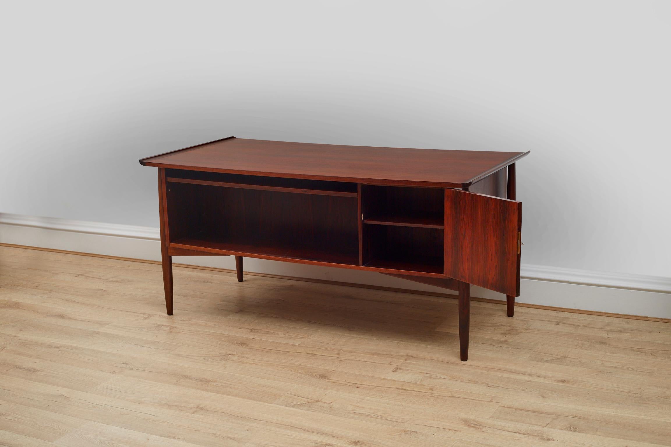 Mid 20th Century Danish Rosewood 1960s Desk by Arne Vodder  In Good Condition In London, GB