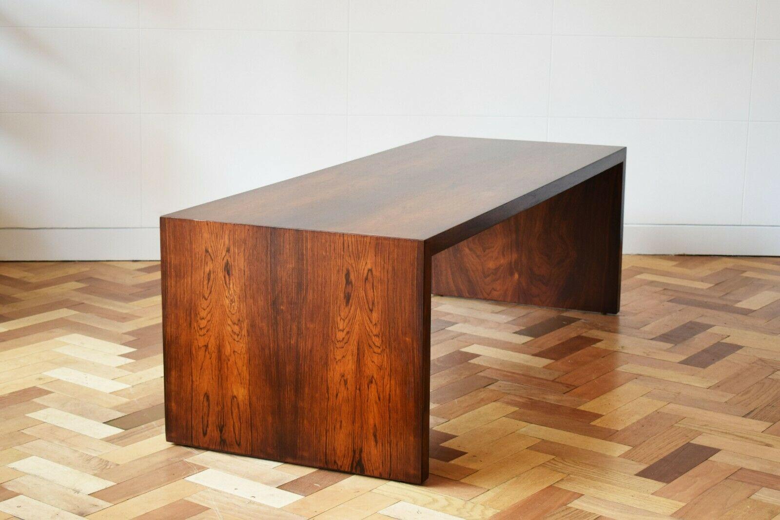 Mid-Century Modern Table basse danoise en bois de rose du milieu du XXe siècle en vente