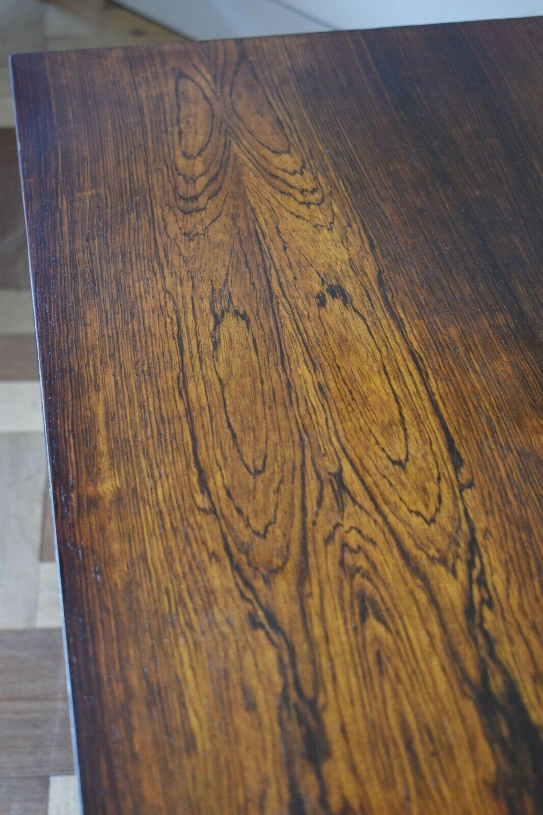Table basse danoise en bois de rose du milieu du XXe siècle Bon état - En vente à London, GB