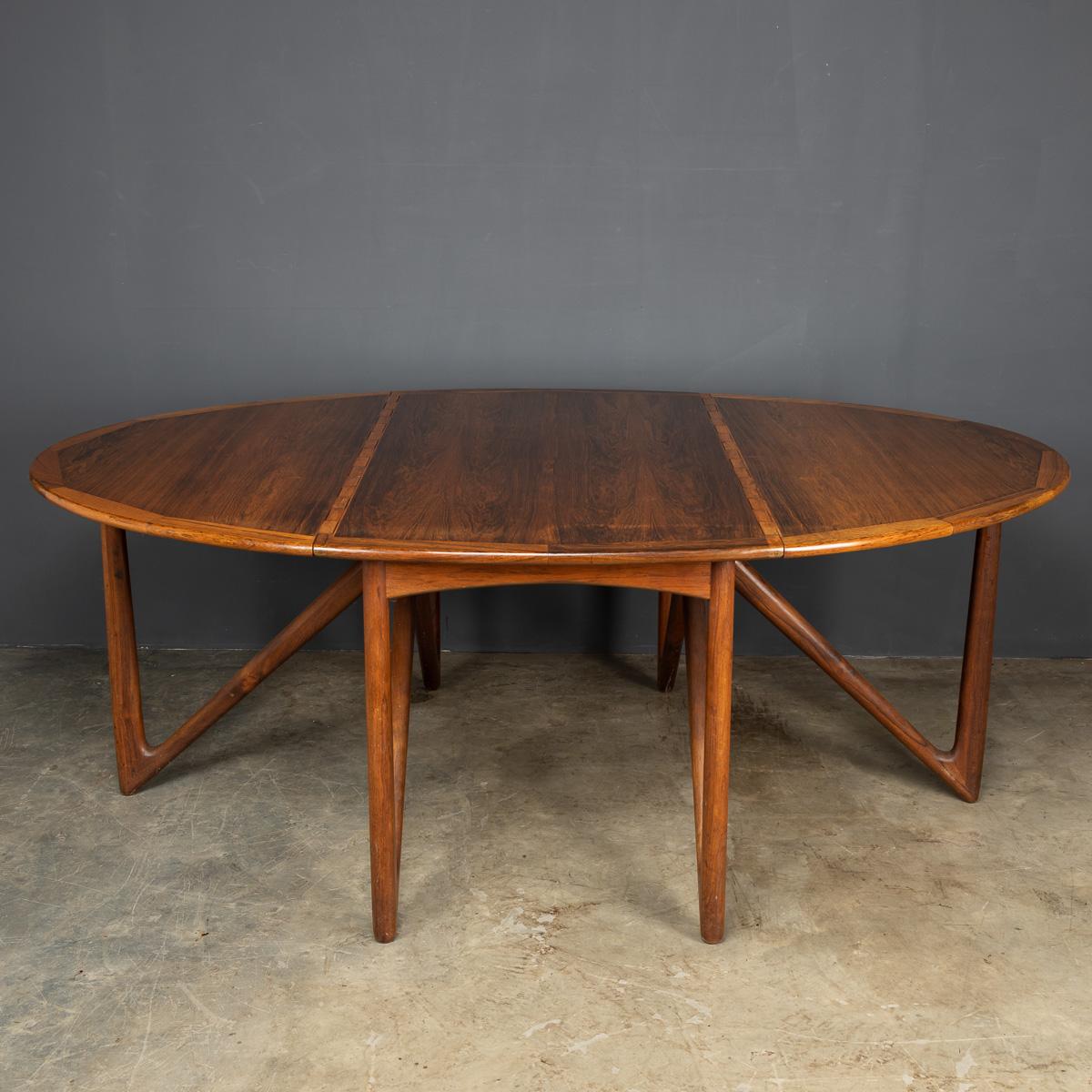 Superb mid-20th century 1960s Danish rosewood oval drop-leaf Kurt Østervig dining table for Jason Möbler. The table is beautifully restored and has the most incredible grain. The table is of oval form standing on V-shaped legs. 

Condition
In