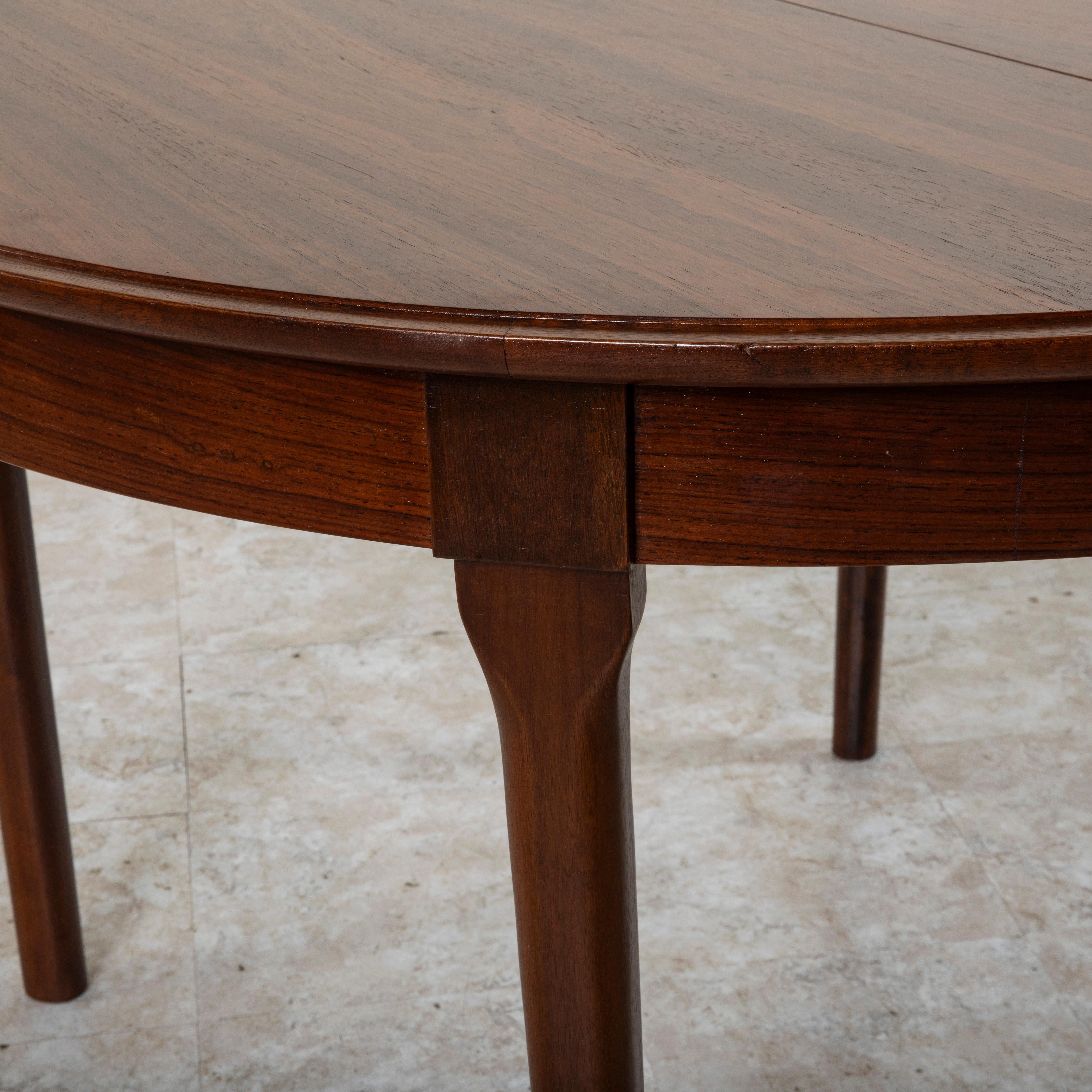 Mid-20th Century Danish Rosewood Round to Oval Dining Table, Collapsible Leaf For Sale 9