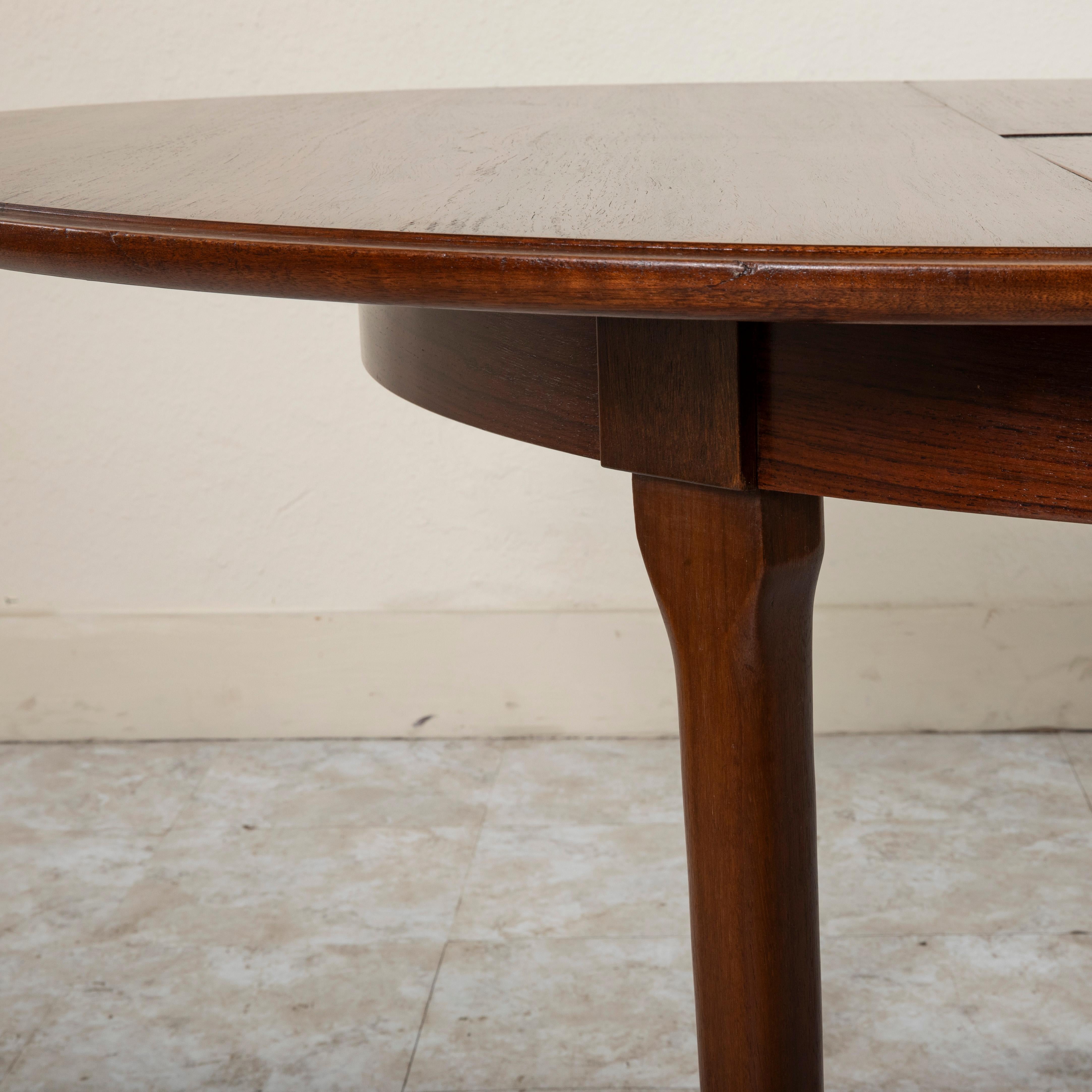 Mid-20th Century Danish Rosewood Round to Oval Dining Table, Collapsible Leaf For Sale 10
