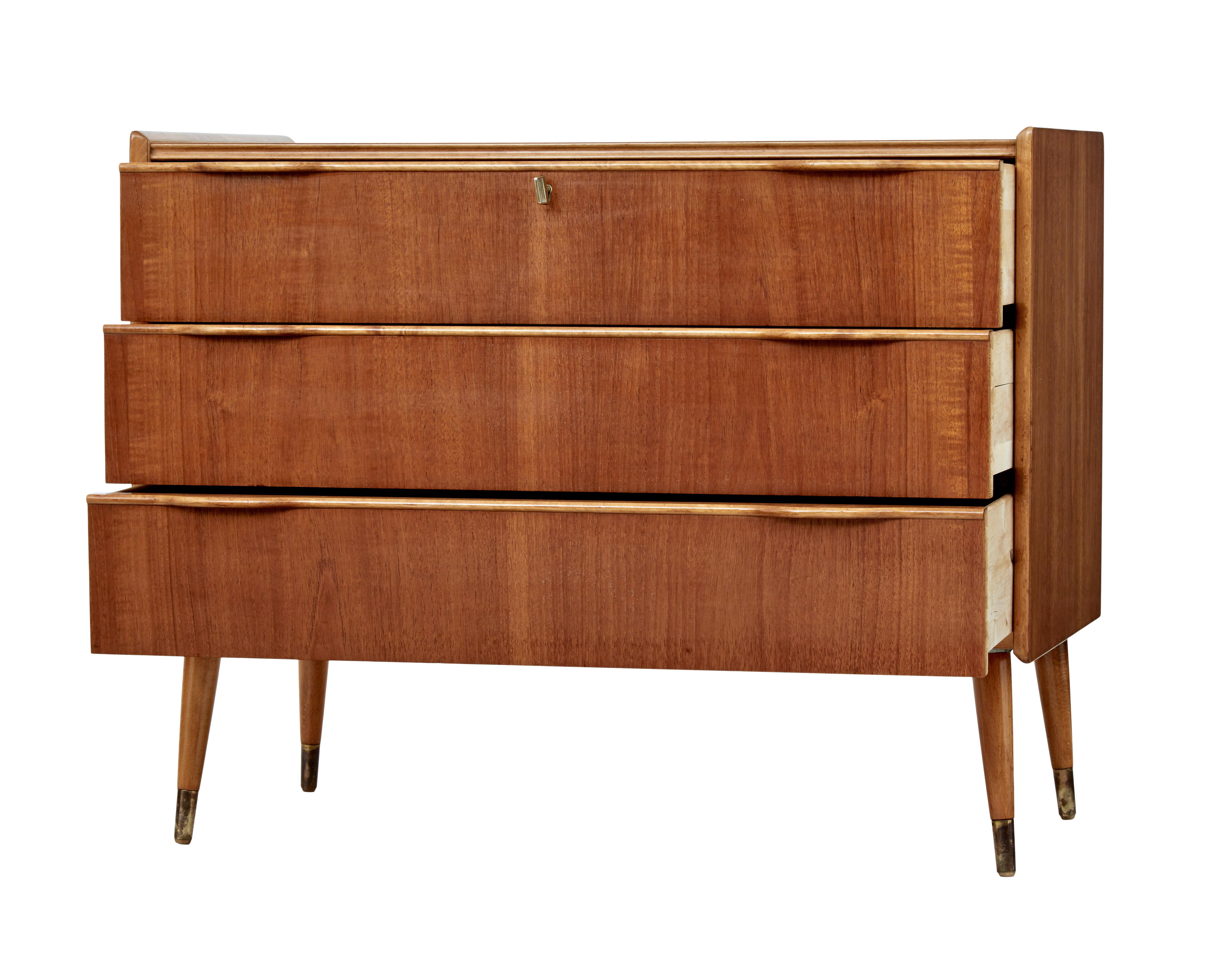 Mid-20th century Danish teak chest of drawers by Henning Jorgensen circa 1960.

Minimalist design by well known danish designer Henning Jorgensen, for Fredericia Møbelfabrik. Featuring 3 drawers with sculpted handles.

Standing on 4 tapering