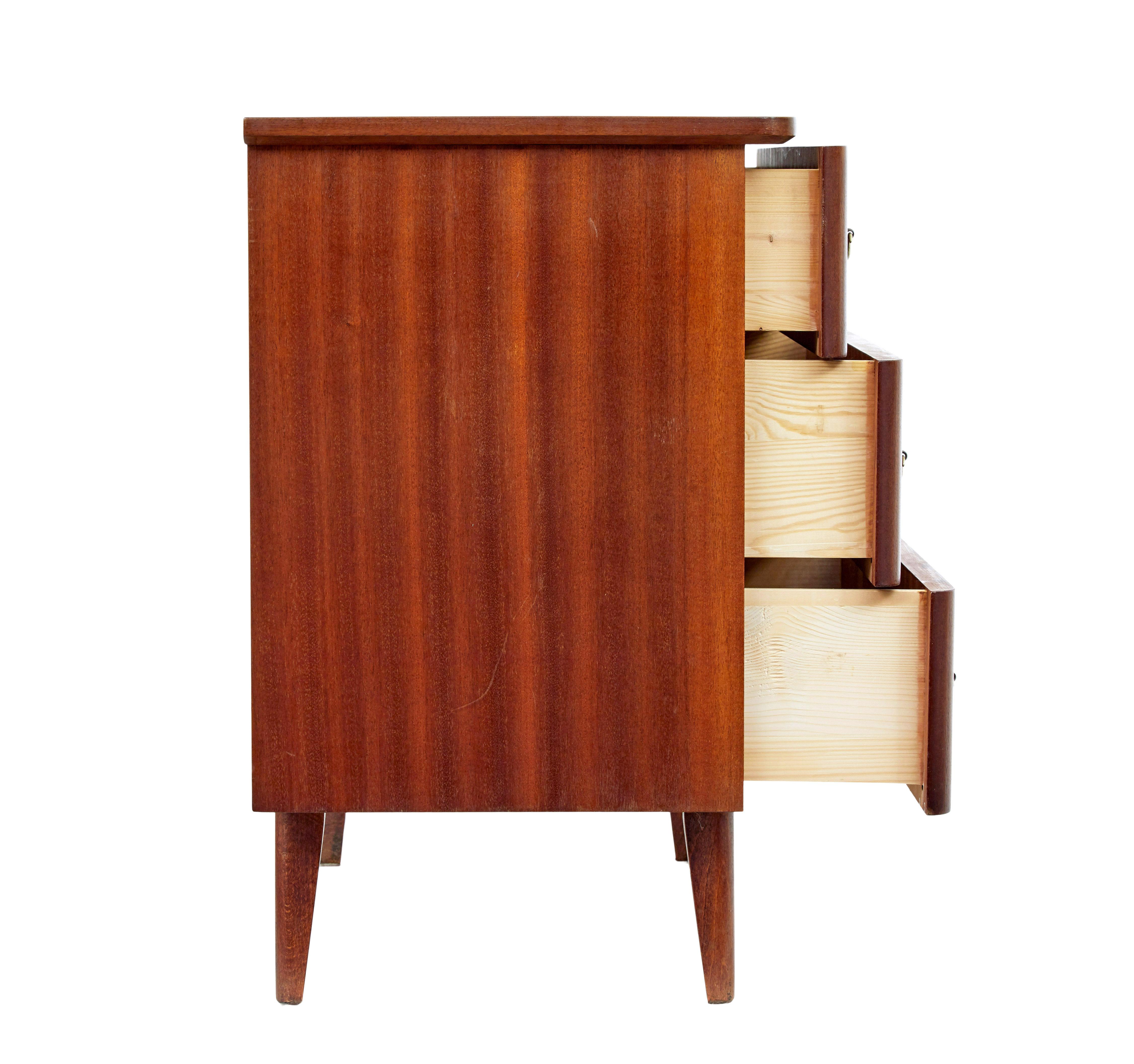 Mid-Century moderno Cassettiera danese in teak della metà del XX secolo in vendita