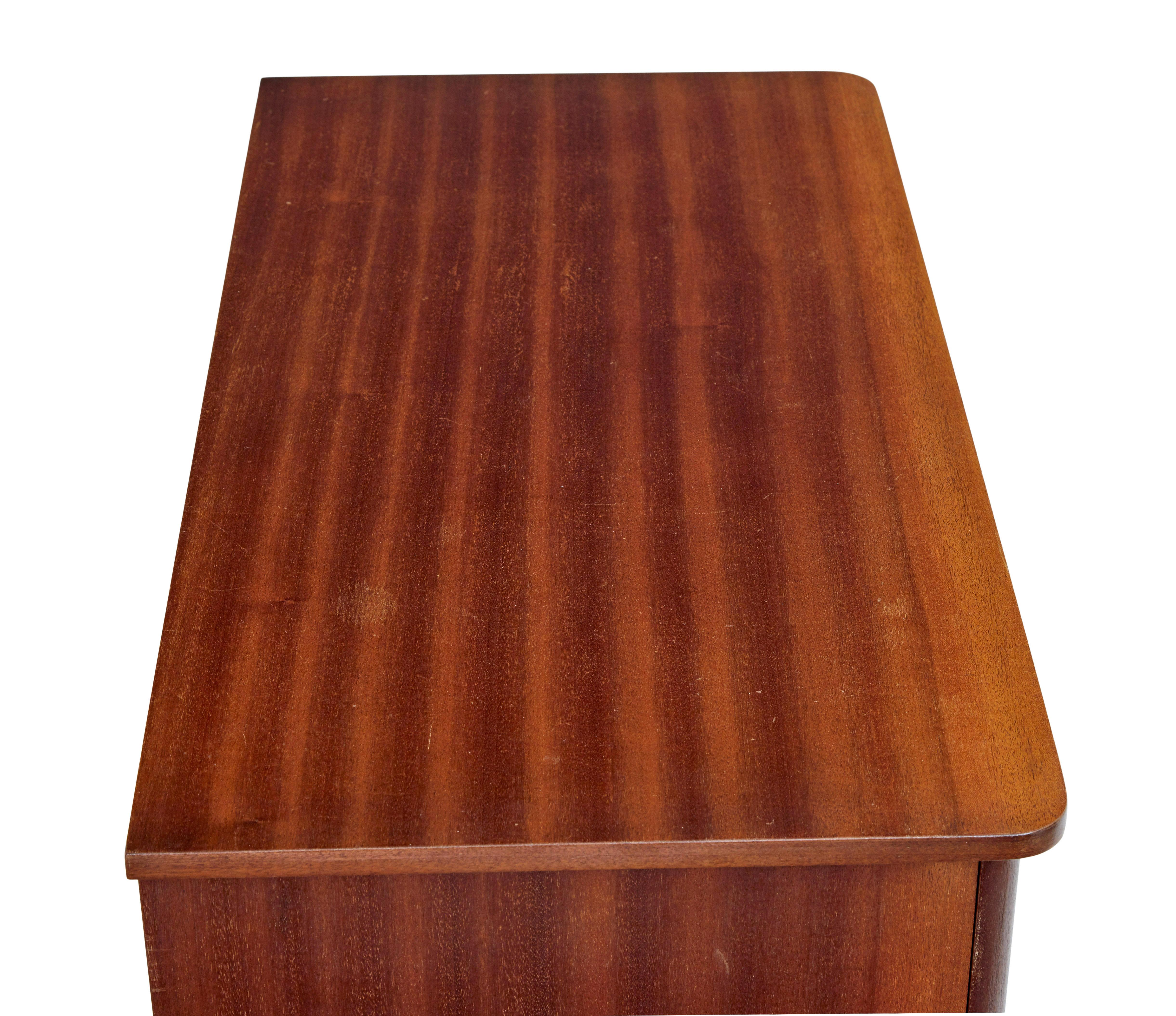 Cassettiera danese in teak della metà del XX secolo in vendita 1
