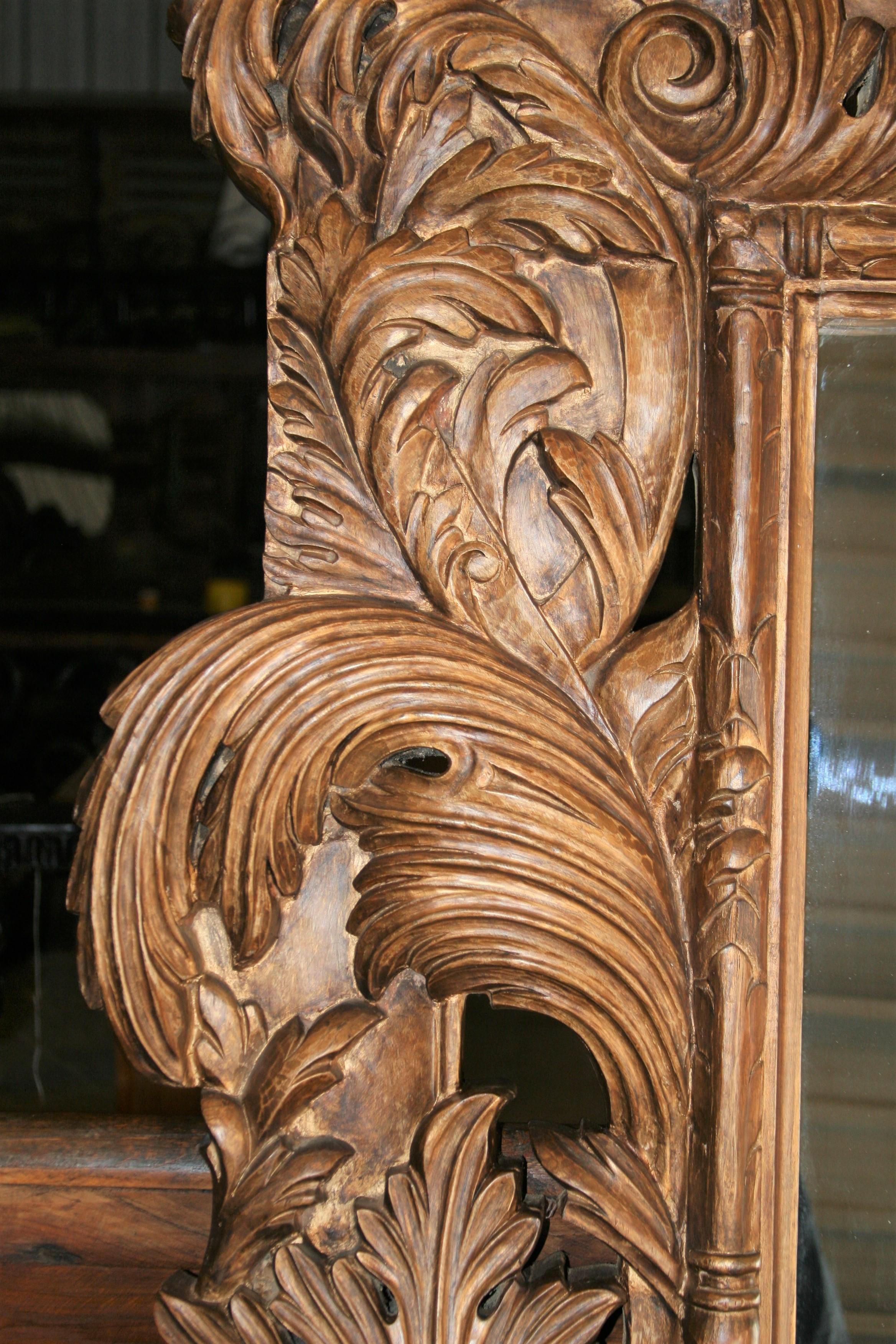 Mid-20th Century Dazzling Hand Carved Hard Sheesham Wood Mirror For Sale 1