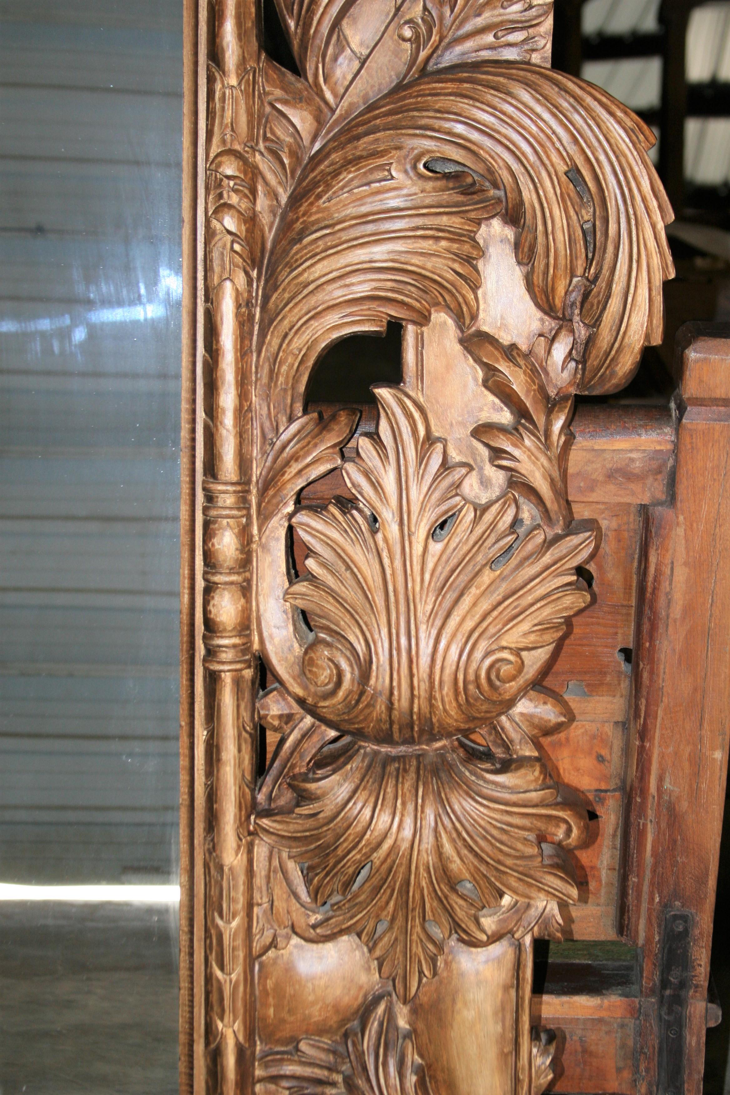 Anglo Raj Mid-20th Century Dazzling Hand Carved Hard Sheesham Wood Mirror For Sale