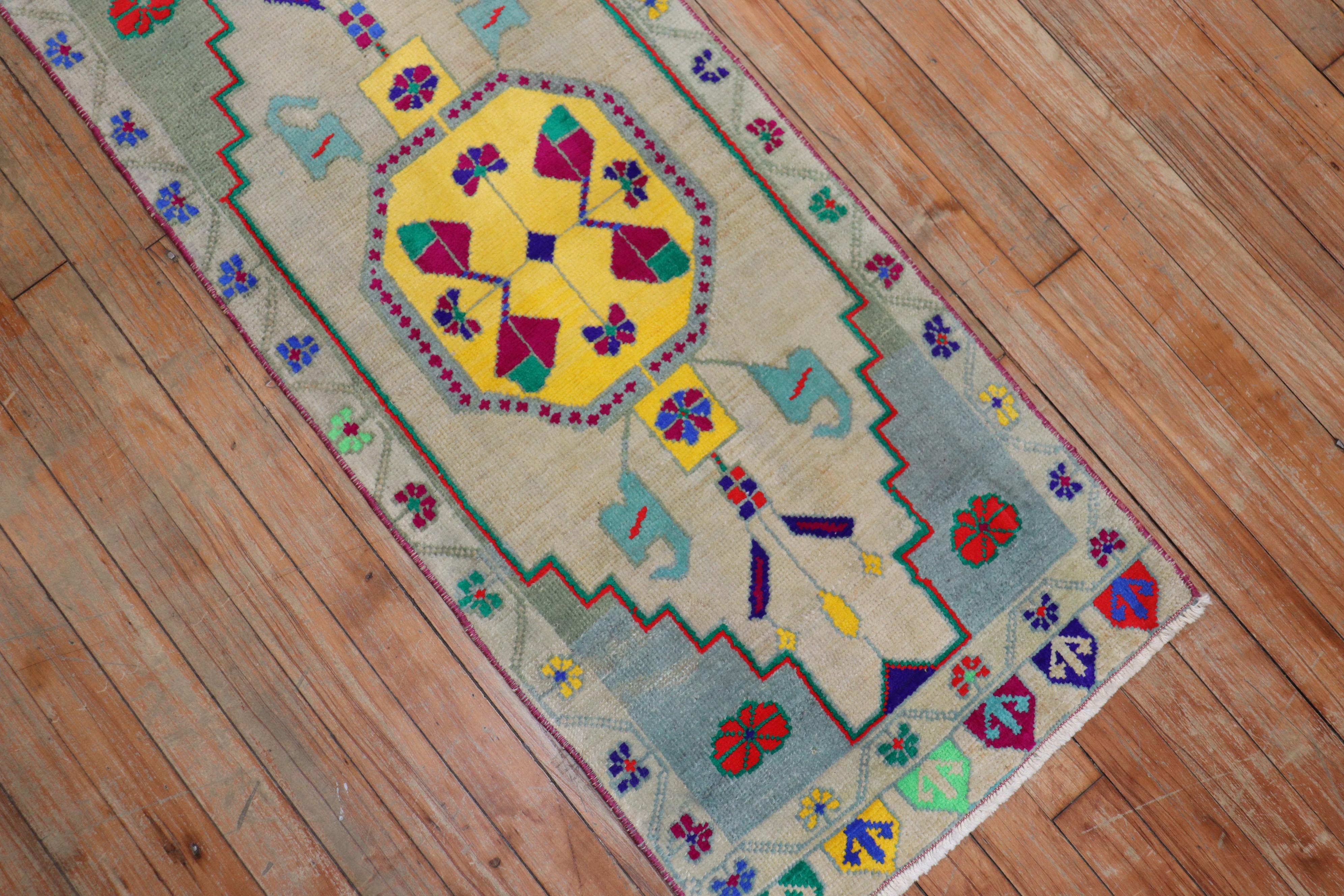 Futuriste Tapis turc d'Anatolie éblouissant du milieu du 20e siècle, taille tapis en vente