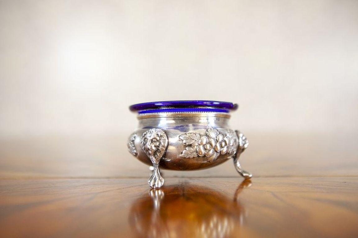 Argenté Ensemble de plats décoratifs du milieu du 20e siècle en argent plaqué avec des accents bleus en vente
