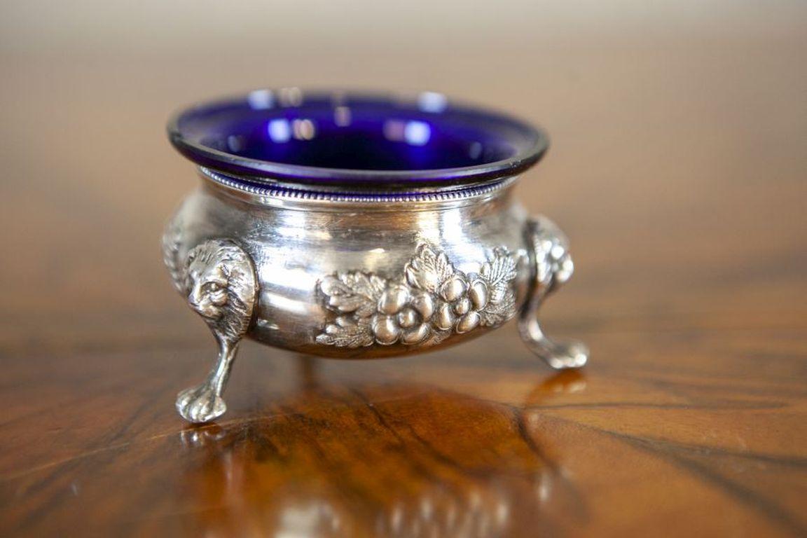 20ième siècle Ensemble de plats décoratifs du milieu du 20e siècle en argent plaqué avec des accents bleus en vente