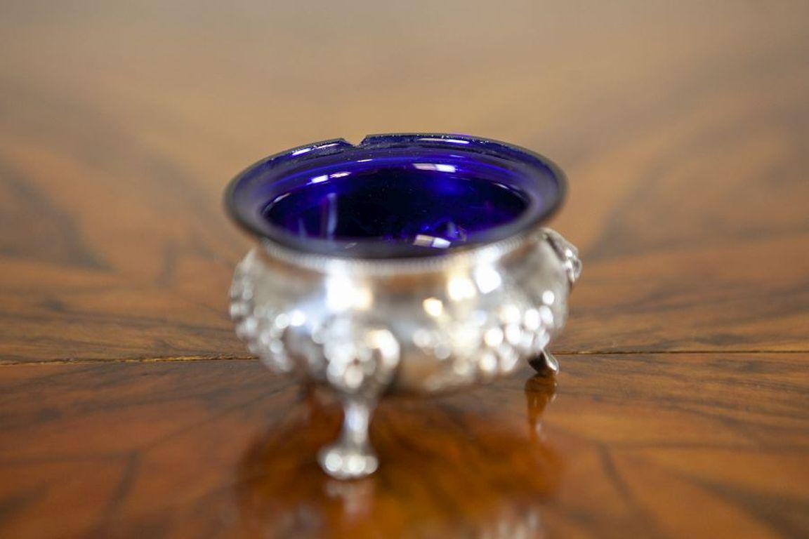 Métal Ensemble de plats décoratifs du milieu du 20e siècle en argent plaqué avec des accents bleus en vente