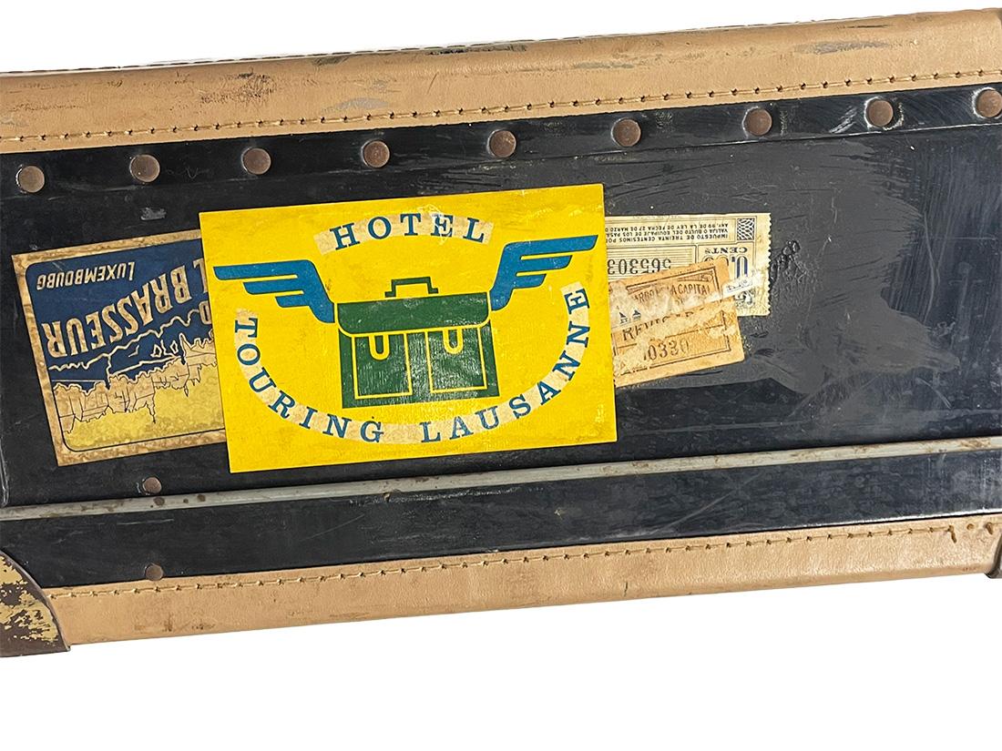 Mid-20th Century Decorative German Suitcase Set For Sale 3