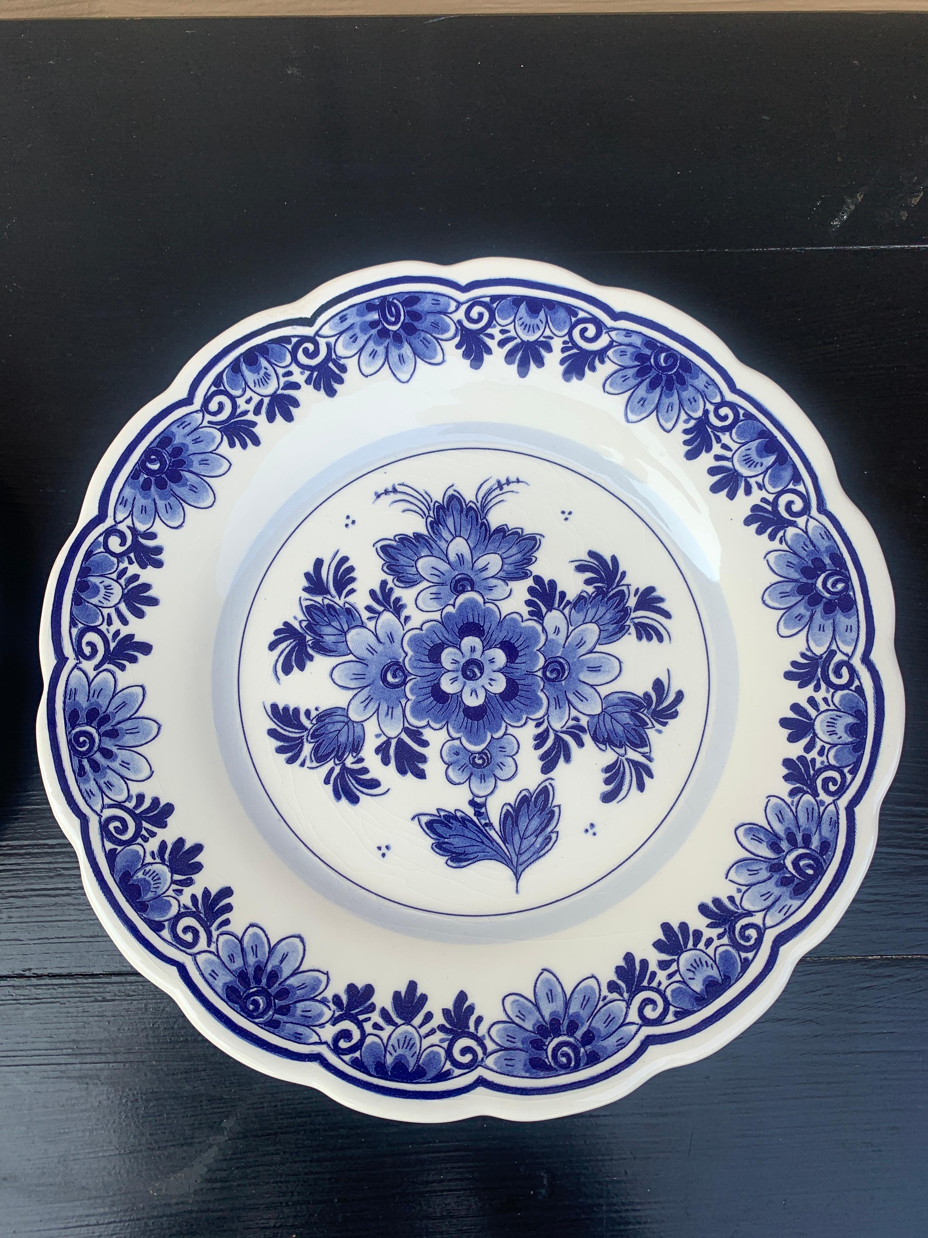 Dutch Mid-20th Century Delft Blue and White Floral Decorative Wall Plates, Pair For Sale