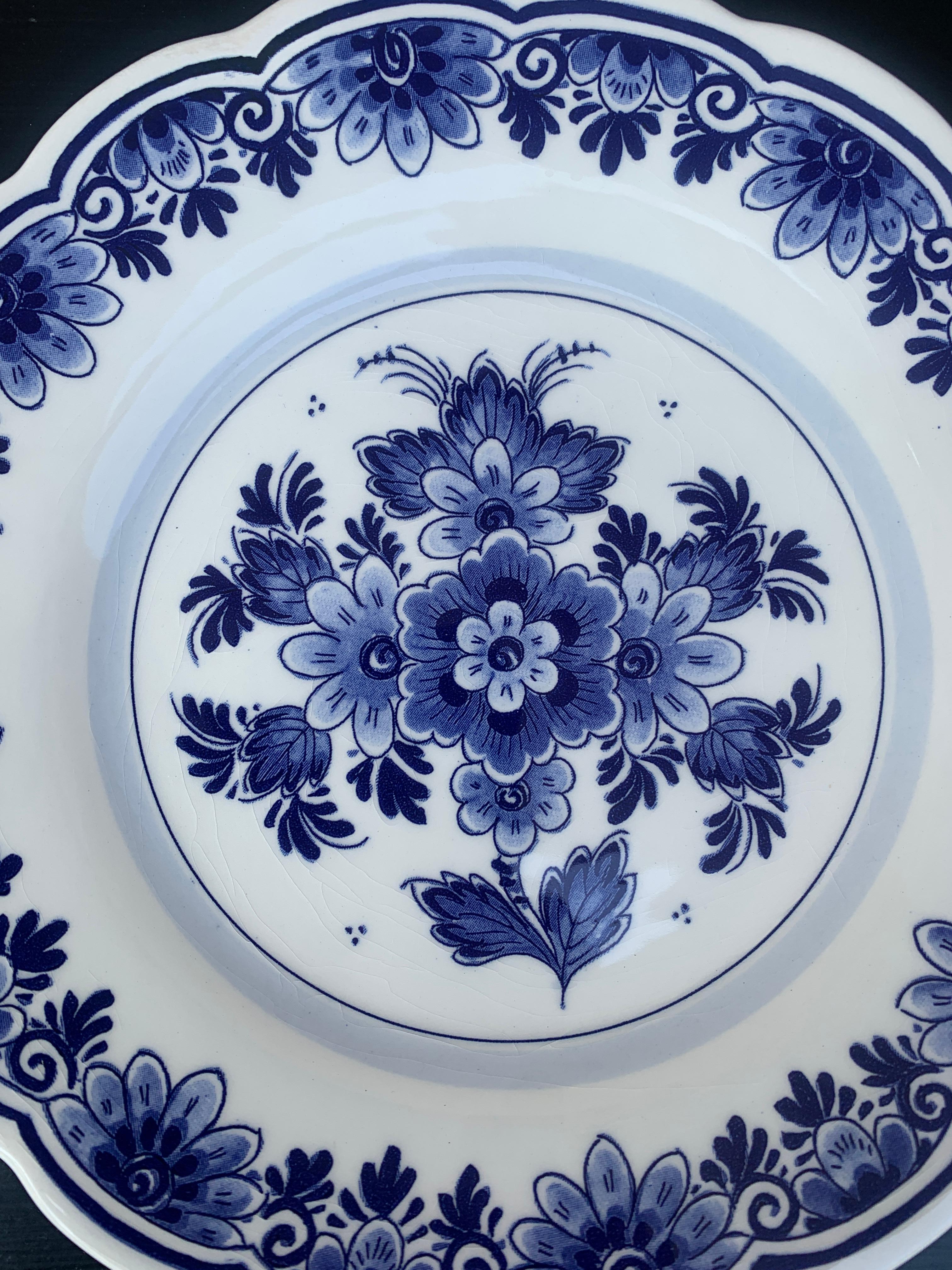 Ceramic Mid-20th Century Delft Blue and White Floral Decorative Wall Plates, Pair For Sale