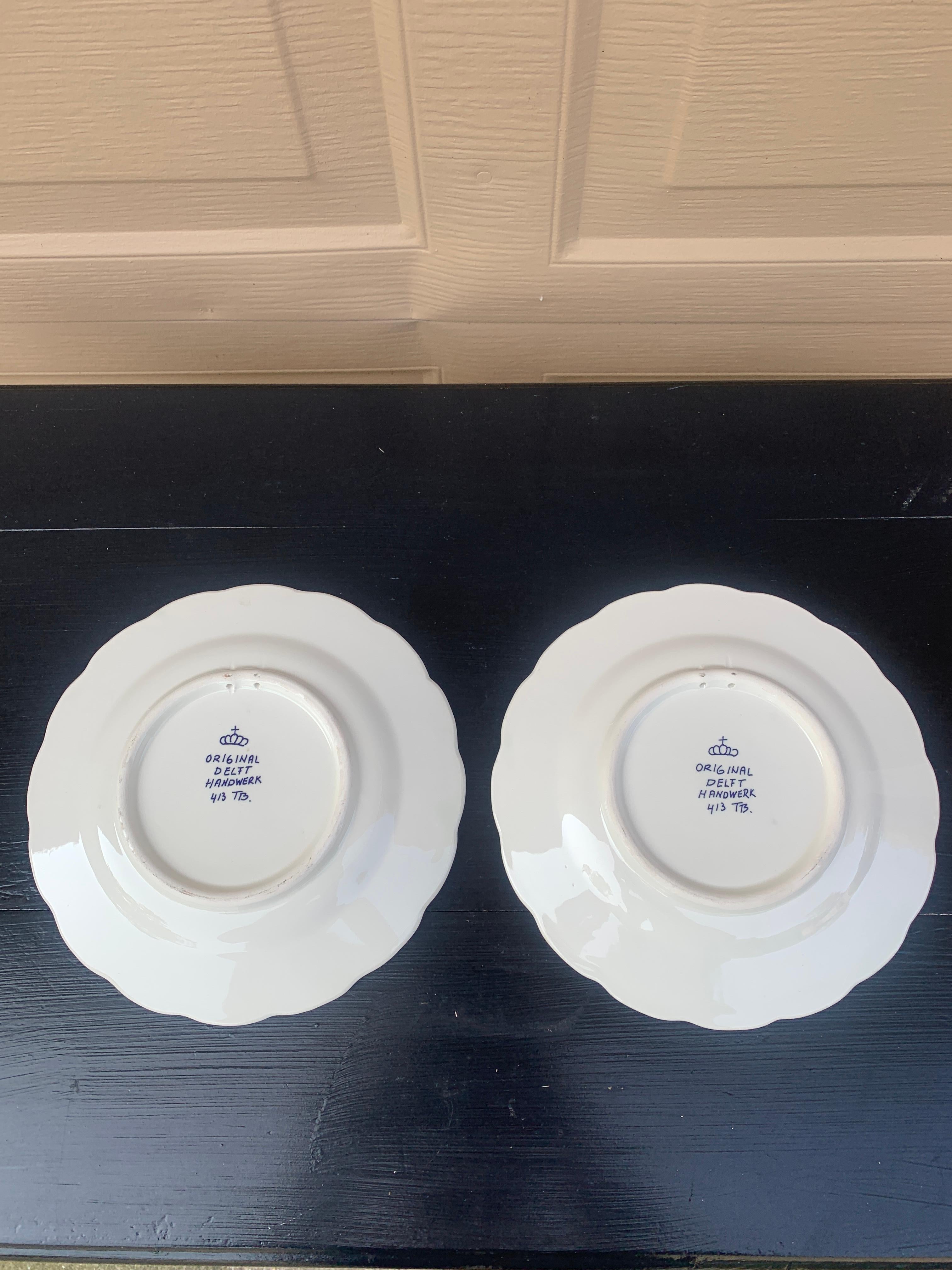 Mid-20th Century Delft Blue and White Floral Decorative Wall Plates, Pair For Sale 3