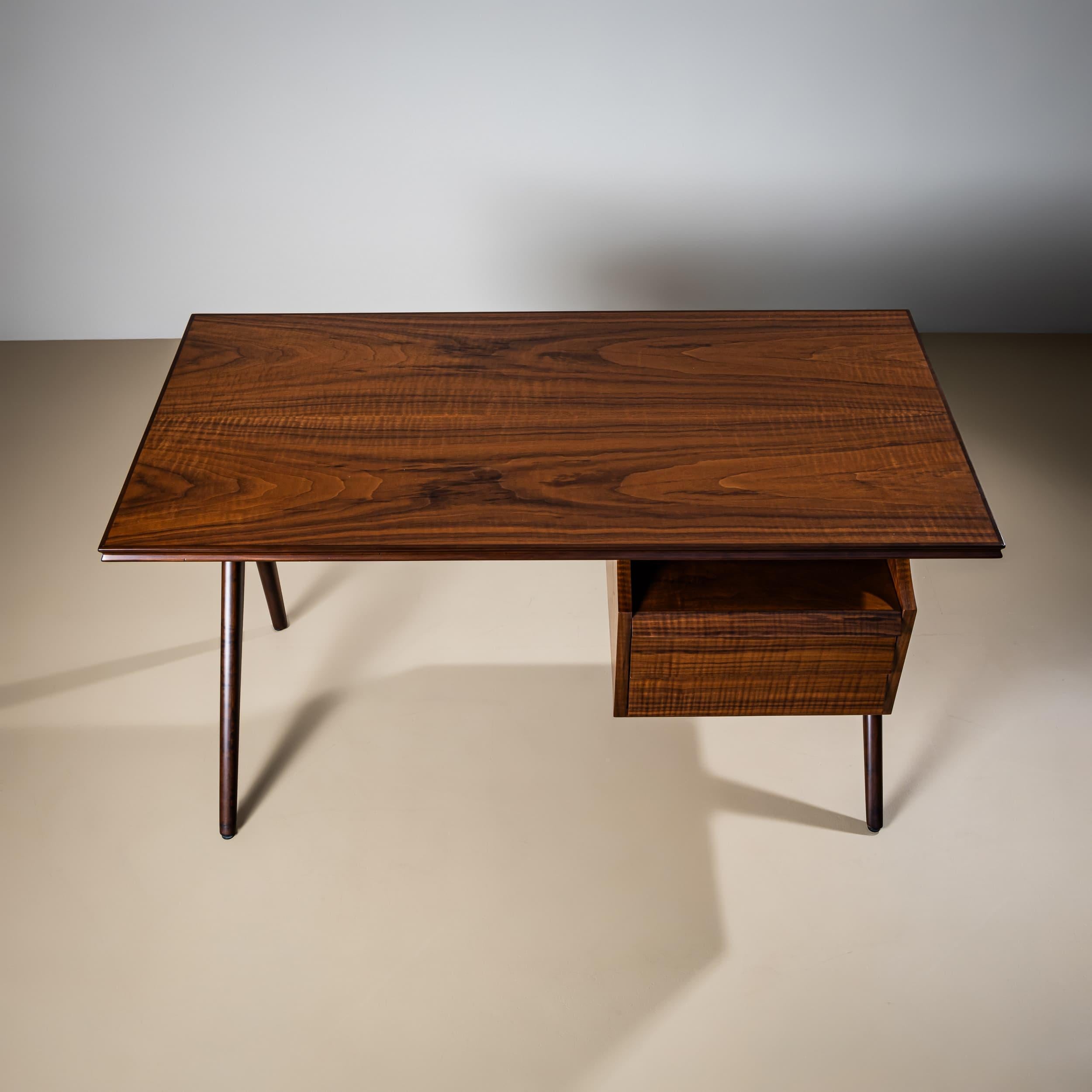 Mid-20th Century Desk, Italy In Good Condition For Sale In New York, NY