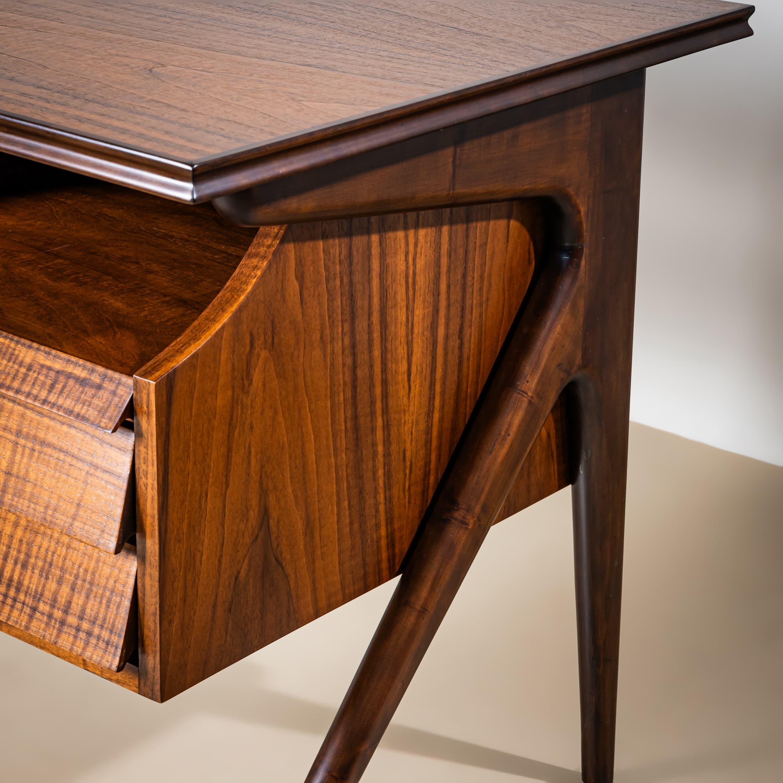 Mid-20th Century Desk, Italy For Sale 2