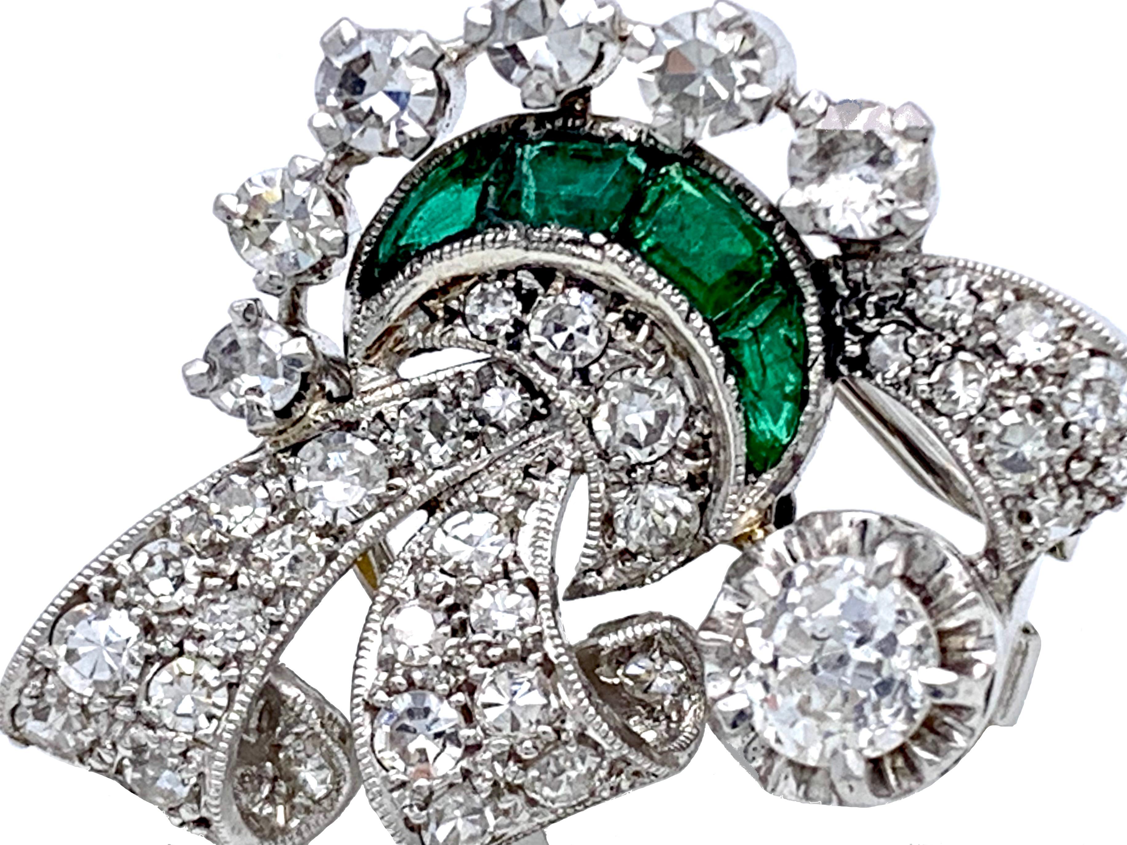 Post-War  Mid-20th Century Diamond Emerald 18 Karat White Gold Clip-on Earrings For Sale