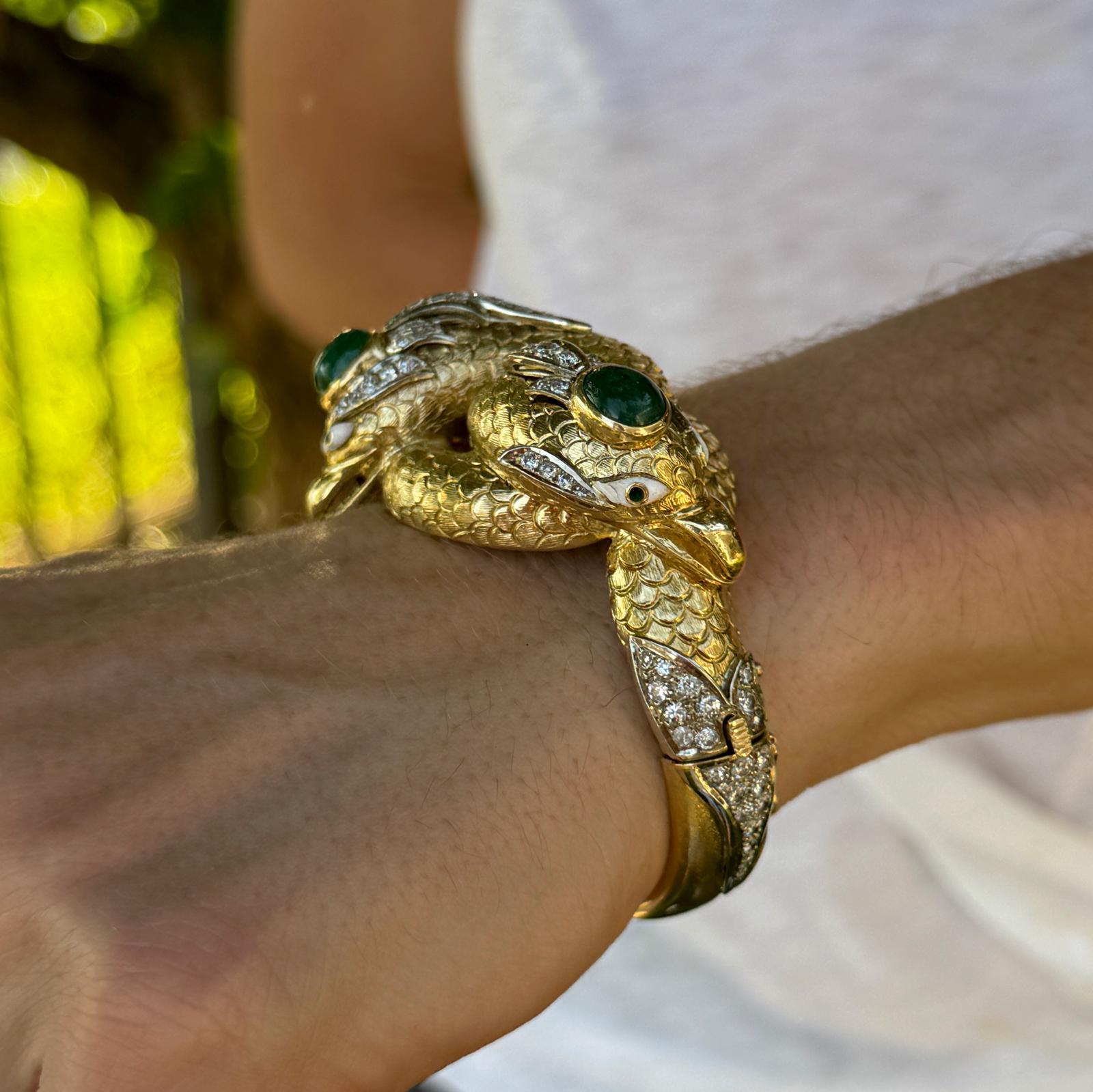 Women's Mid-20th Century Double Snake Head Diamond Emerald Hinged Bangle Bracelet For Sale