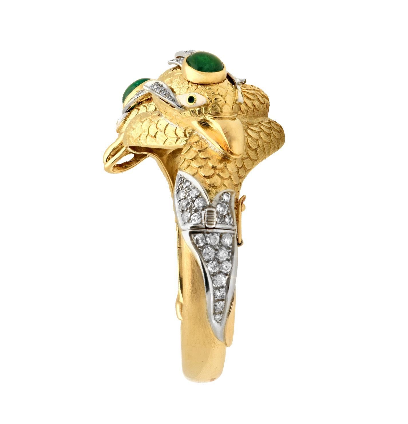 Mid-20th Century Double Snake Head Diamond Emerald Hinged Bangle Bracelet For Sale 2