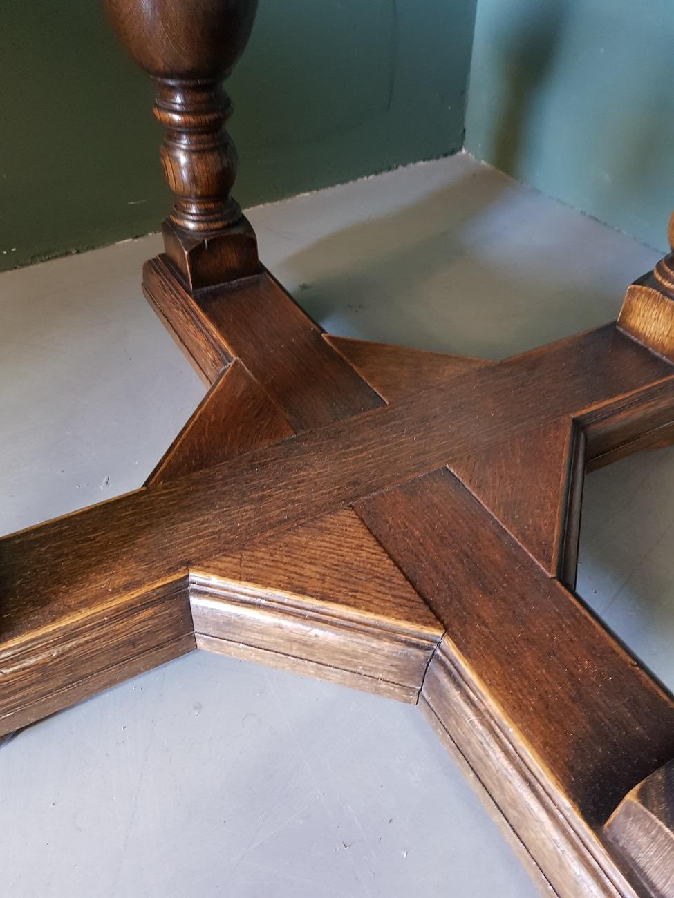 Mid-20th Century Dutch Oak Dining Table in Renaissance Style 1