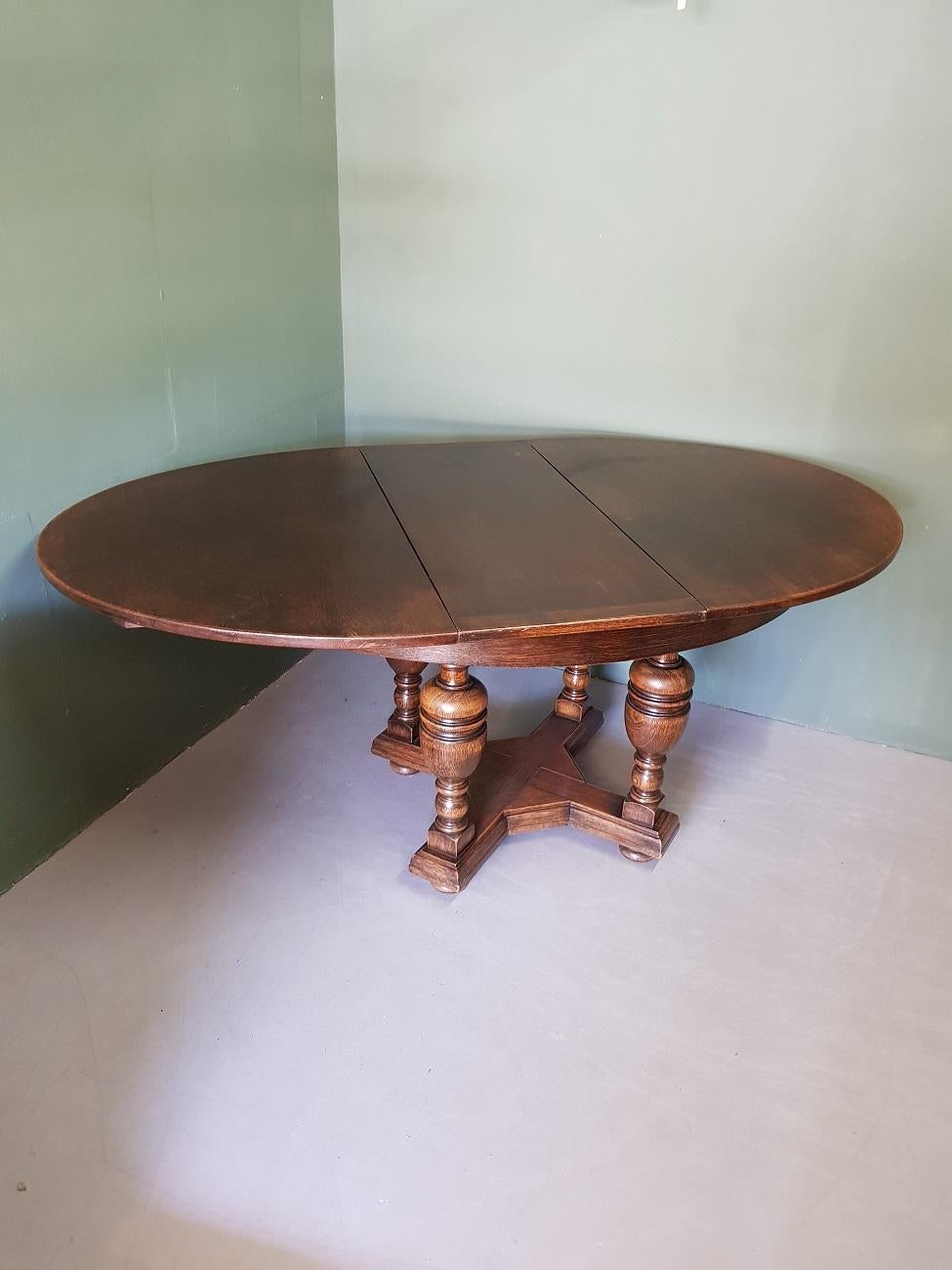 Mid-20th Century Dutch Oak Dining Table in Renaissance Style 2