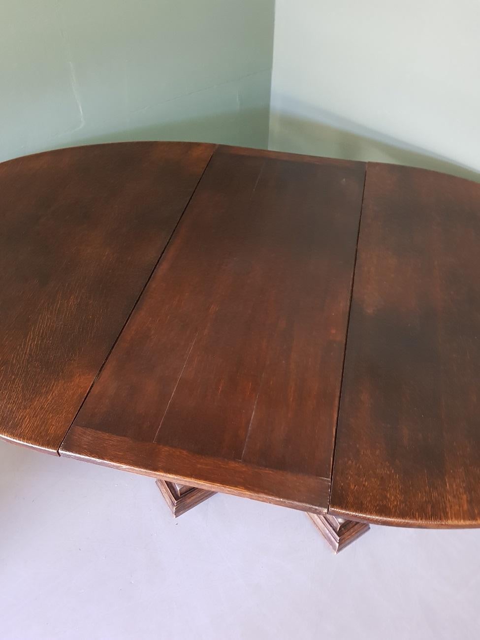 Mid-20th Century Dutch Oak Dining Table in Renaissance Style 3
