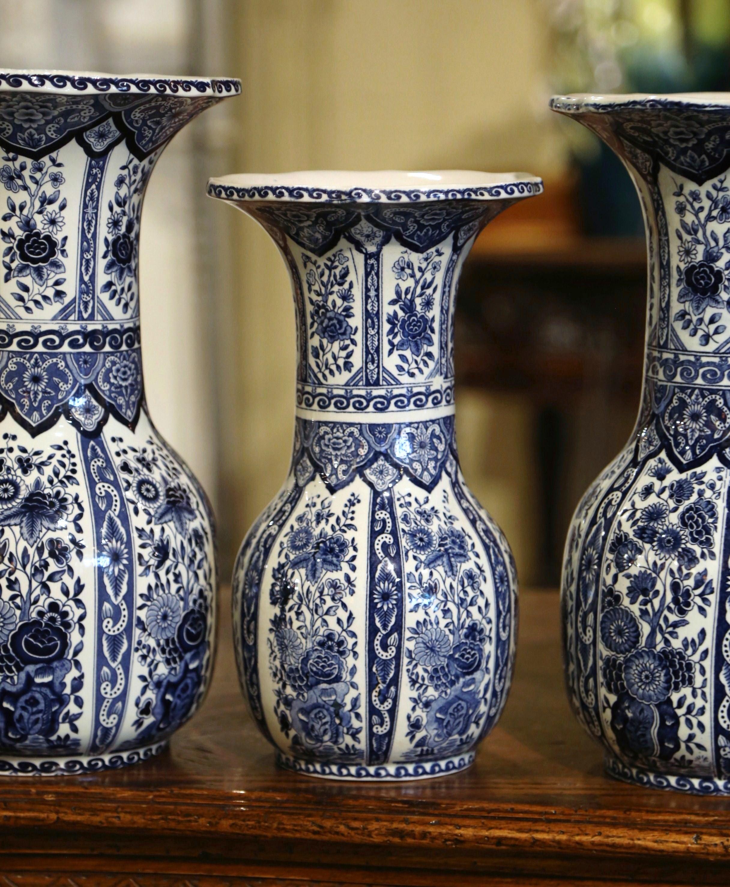 Mid-20th Century Dutch Royal Blue & White Painted Faience Delft Vases, Set of 3 In Excellent Condition In Dallas, TX