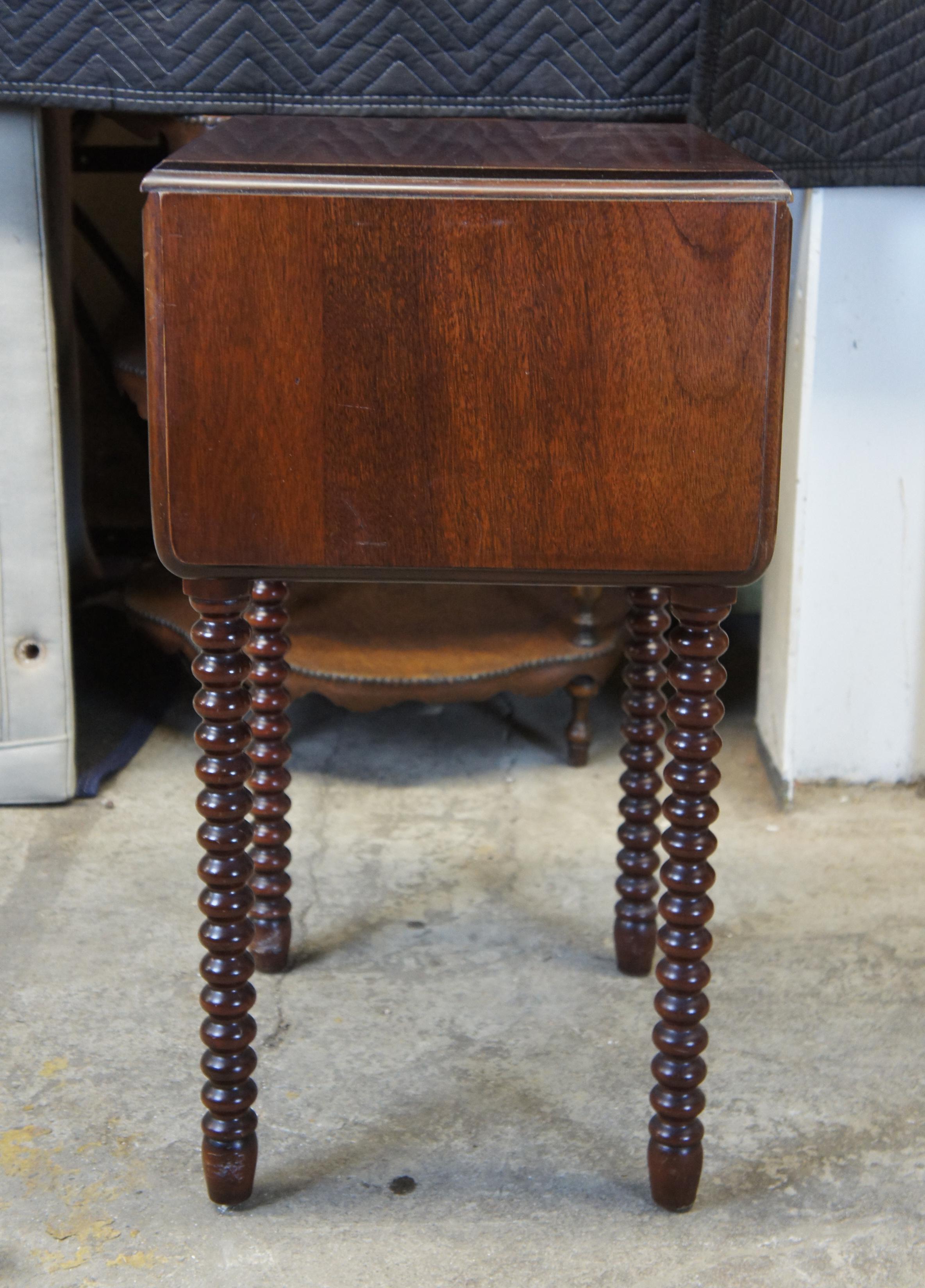 Mid-20th Century Early American Style Dropleaf Side End Accent Table Nightstand 1