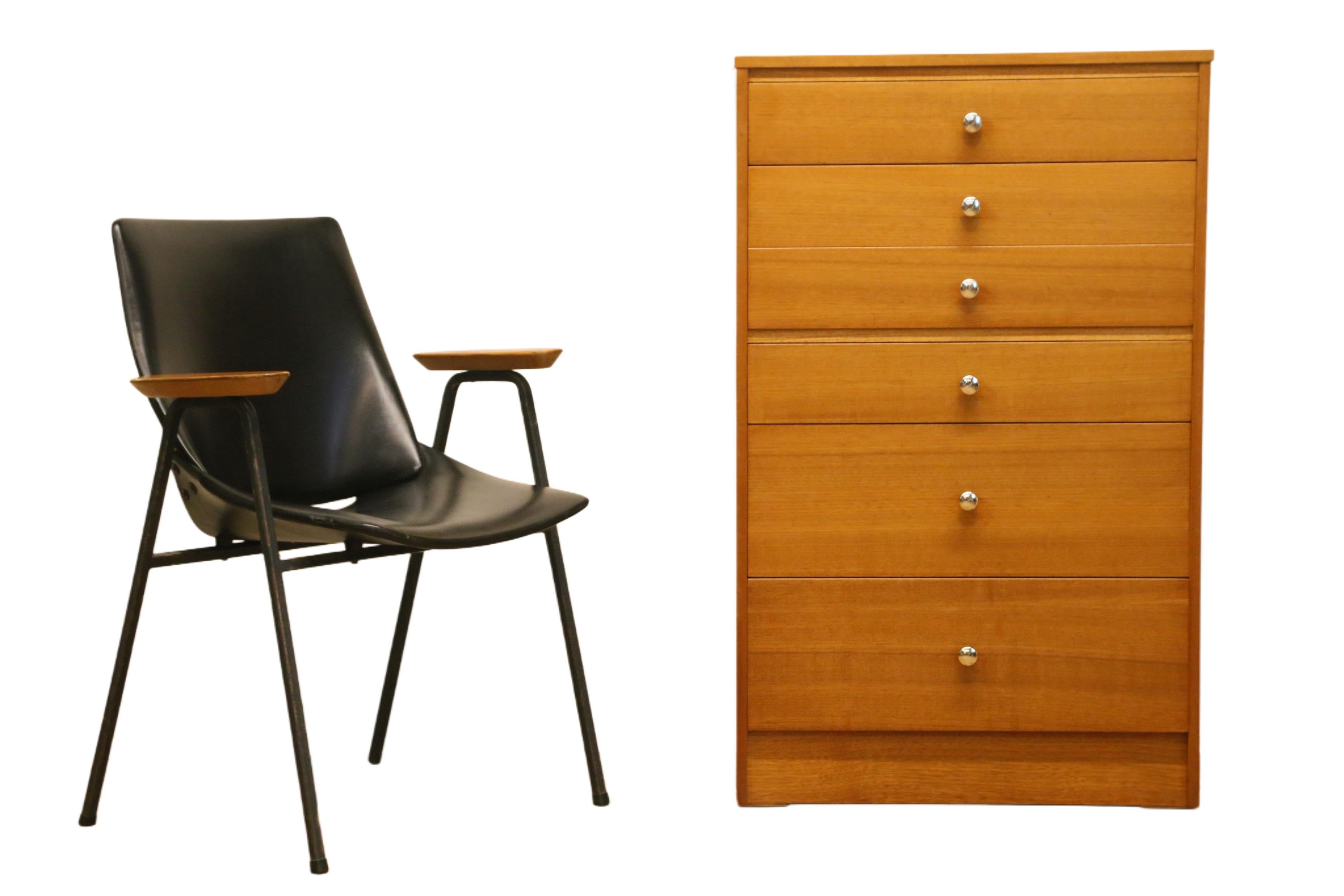 Cassettiera Easifit Tallboy in teak della metà del XX secolo - Anni '60 in vendita 3