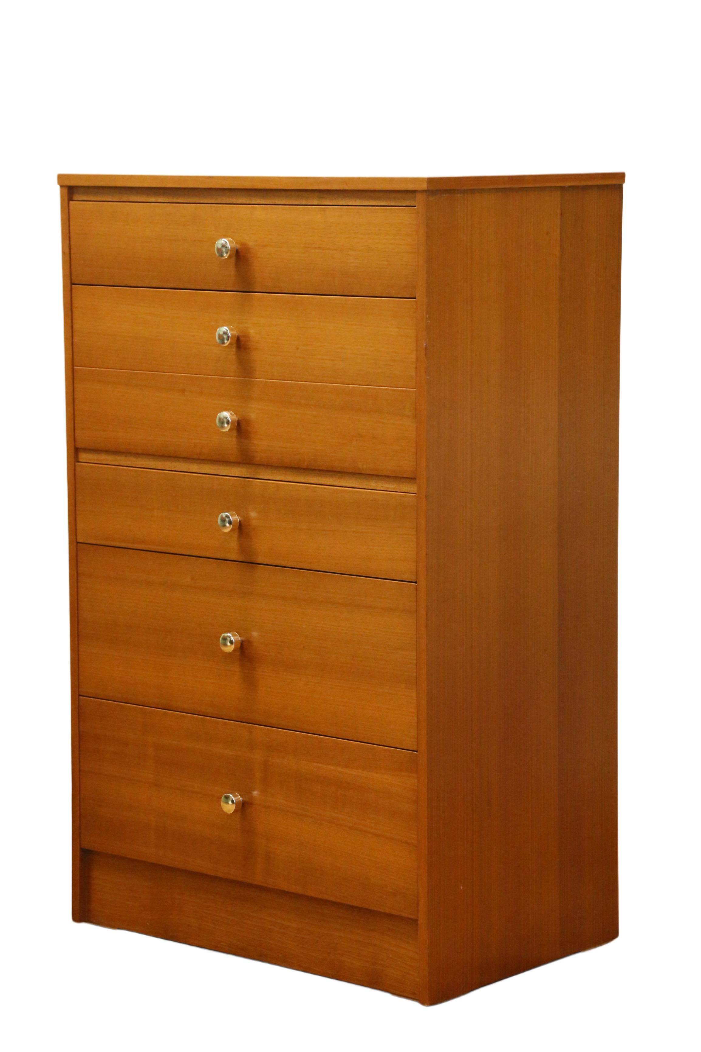Britannico Cassettiera Easifit Tallboy in teak della metà del XX secolo - Anni '60 in vendita