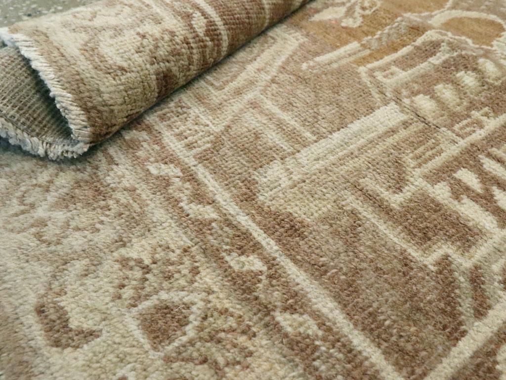 Laine Tapis du milieu du 20e siècle du Turkestan oriental Khotan Pictorial Throw Rug en vente
