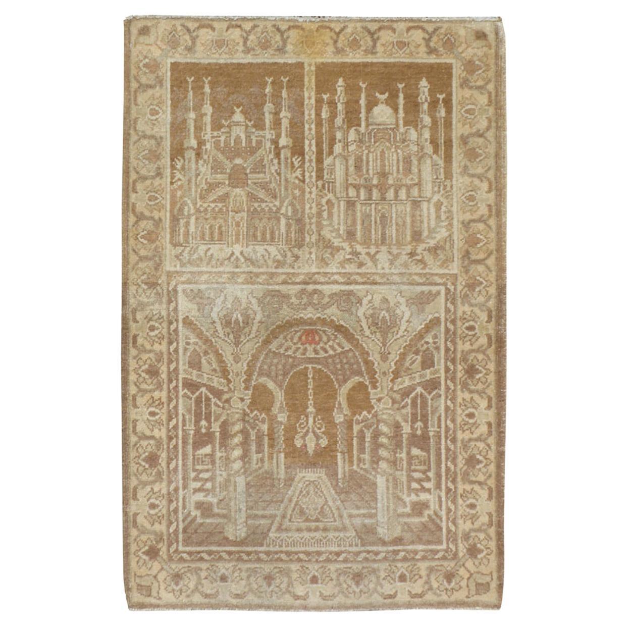 Tapis du milieu du 20e siècle du Turkestan oriental Khotan Pictorial Throw Rug en vente