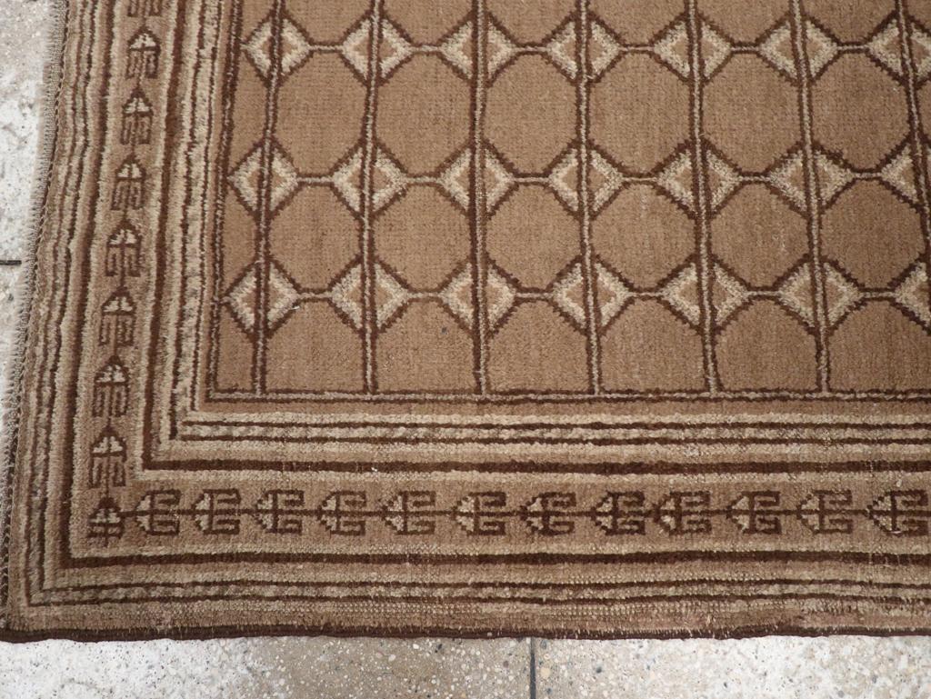 Tapis du milieu du 20e siècle du Turkestan oriental Samarkand Excellent état - En vente à New York, NY